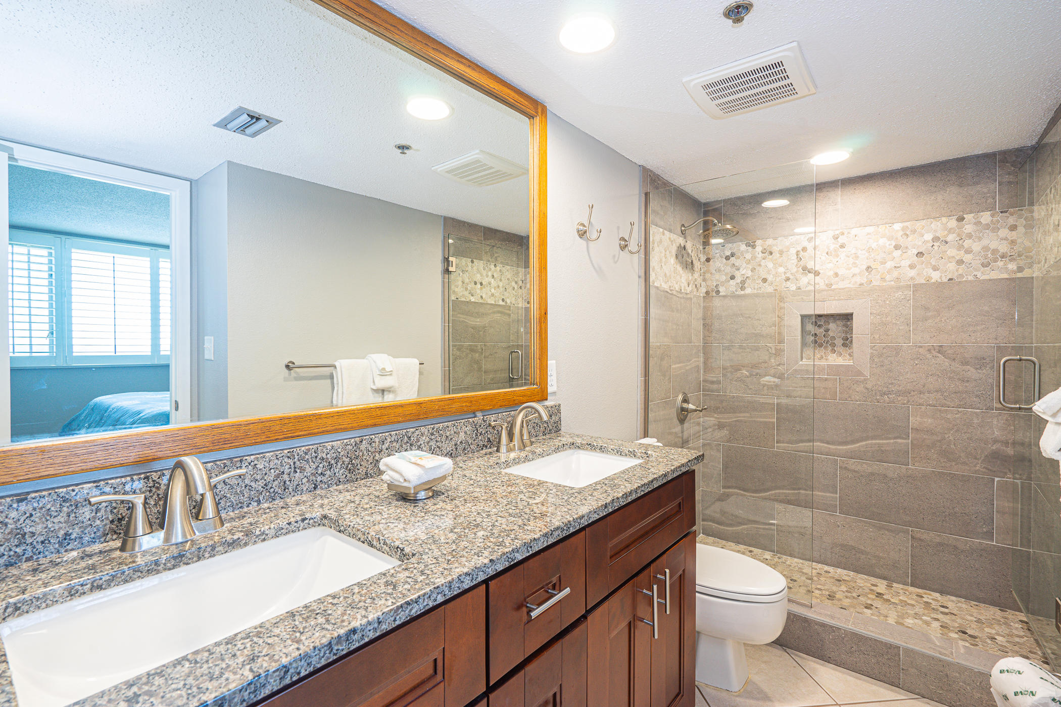 ISLANDER CONDO - Residential