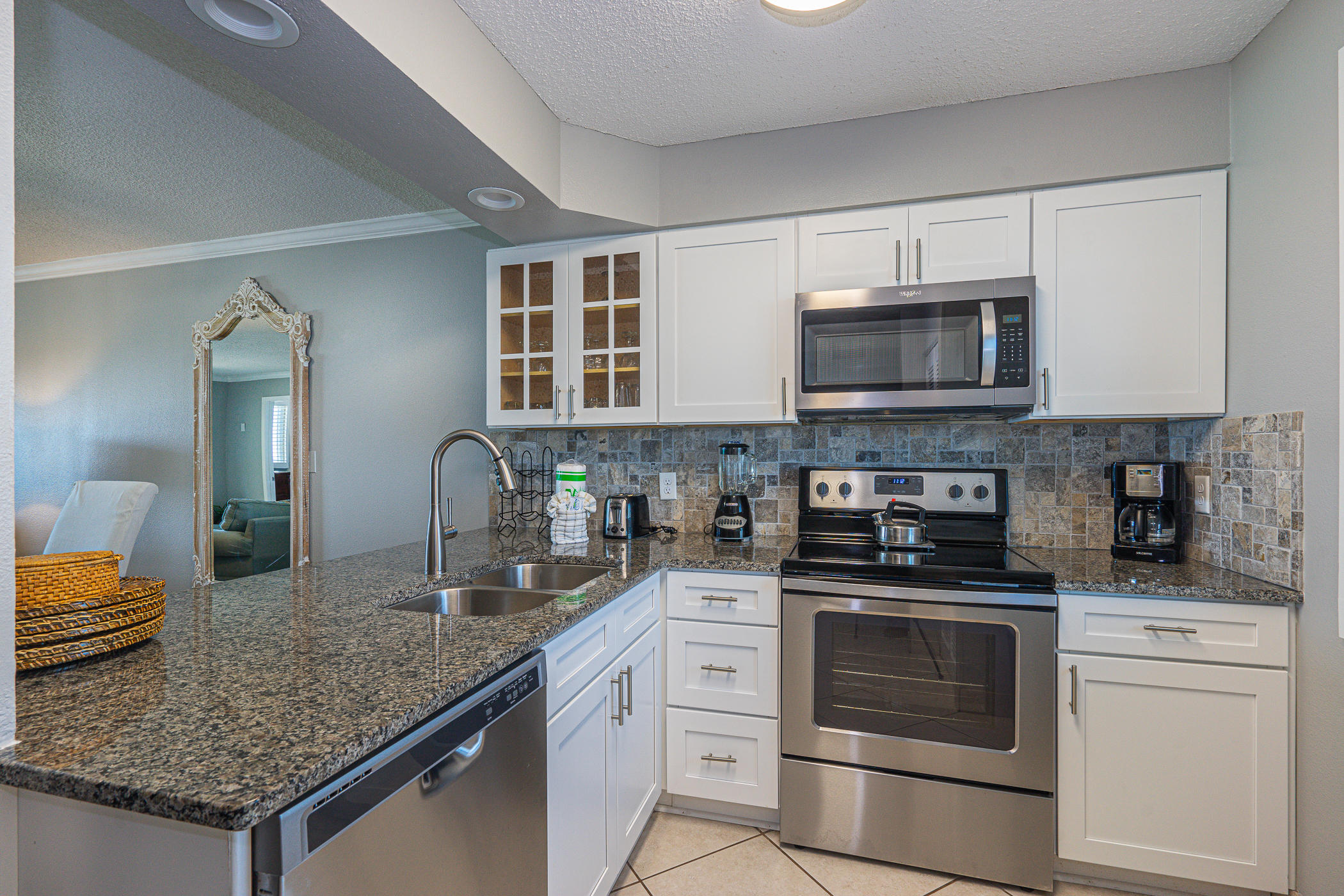 ISLANDER CONDO - Residential