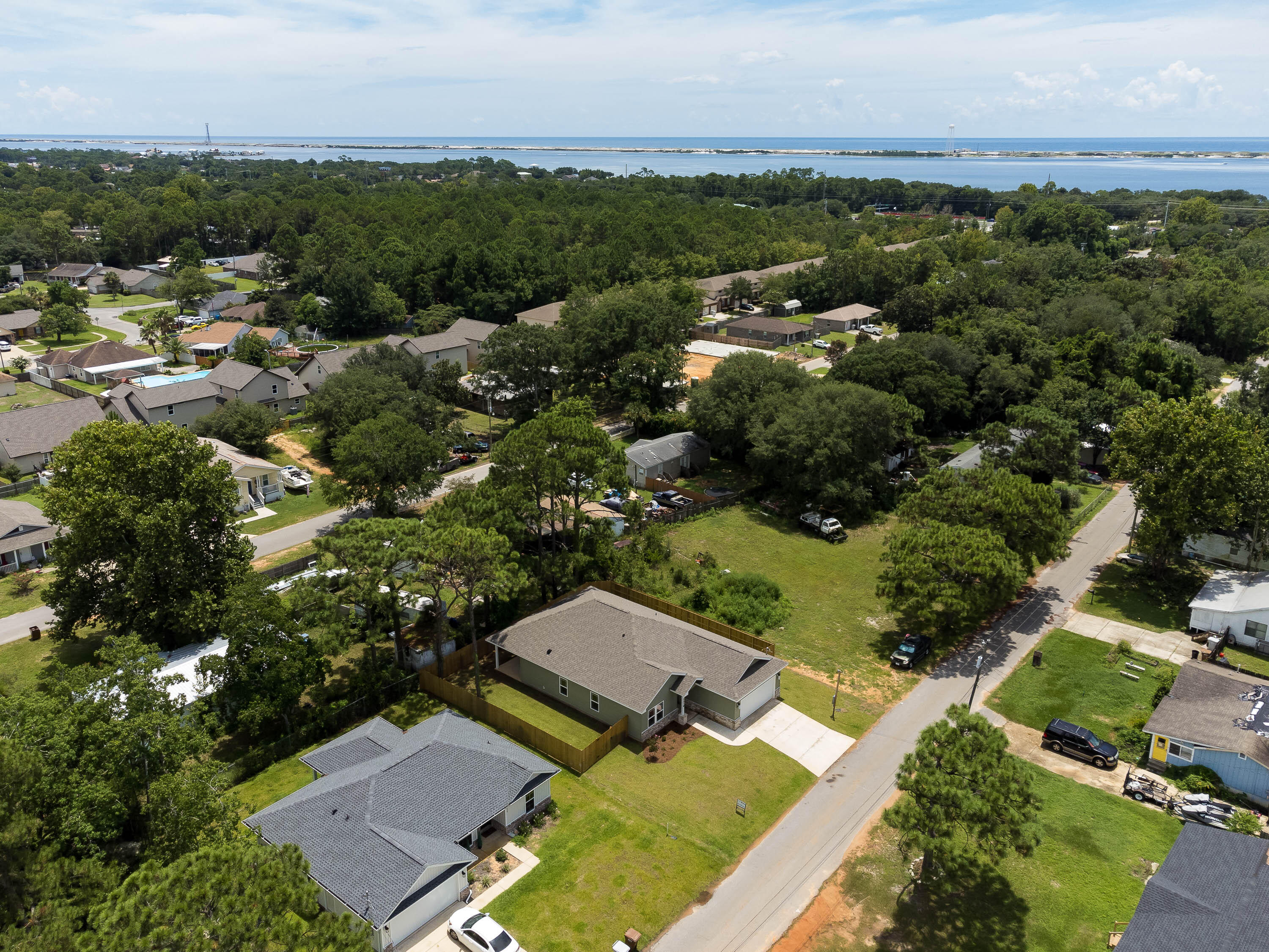 CRESCENT SHORES - Residential