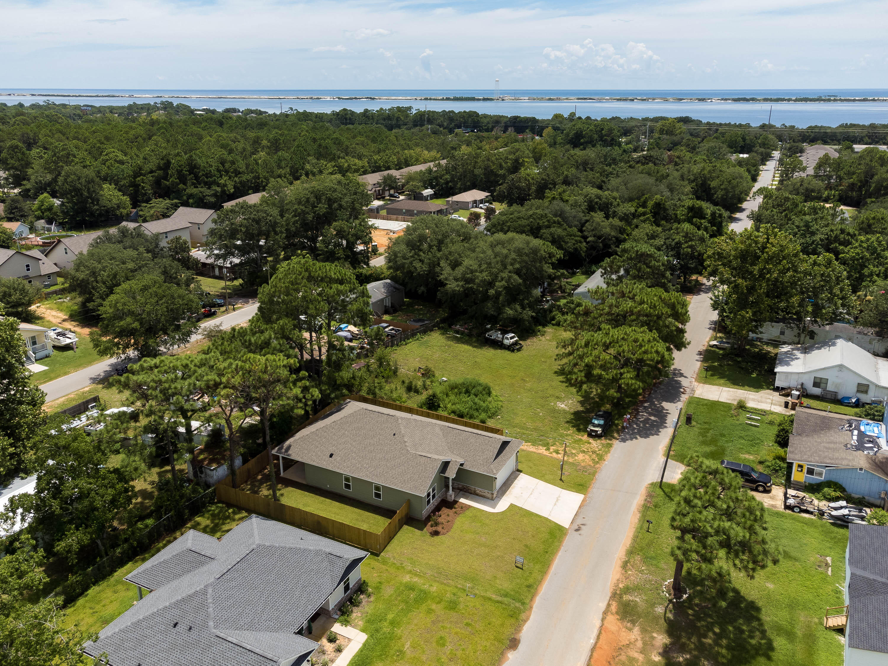 CRESCENT SHORES - Residential