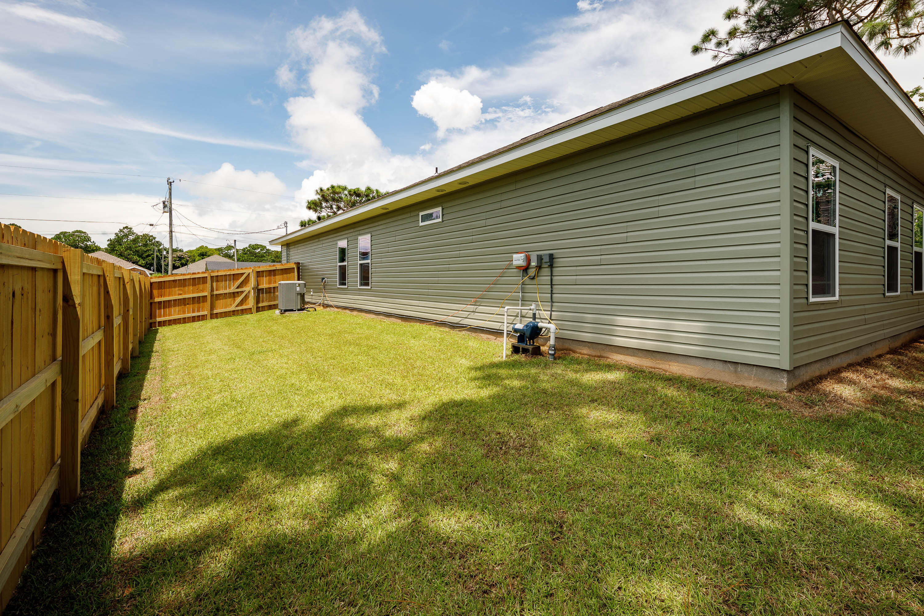 CRESCENT SHORES - Residential