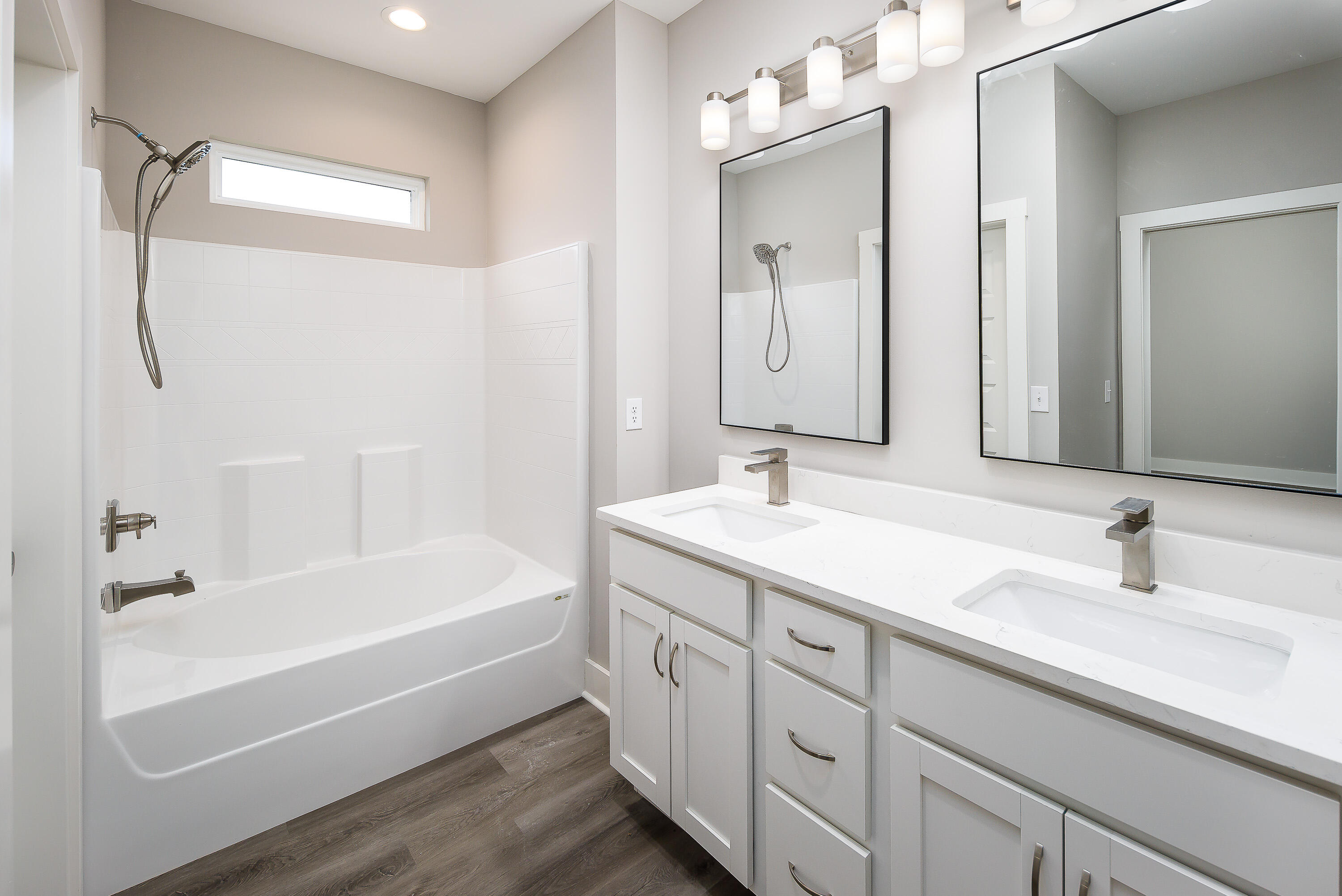 CRESCENT SHORES - Residential