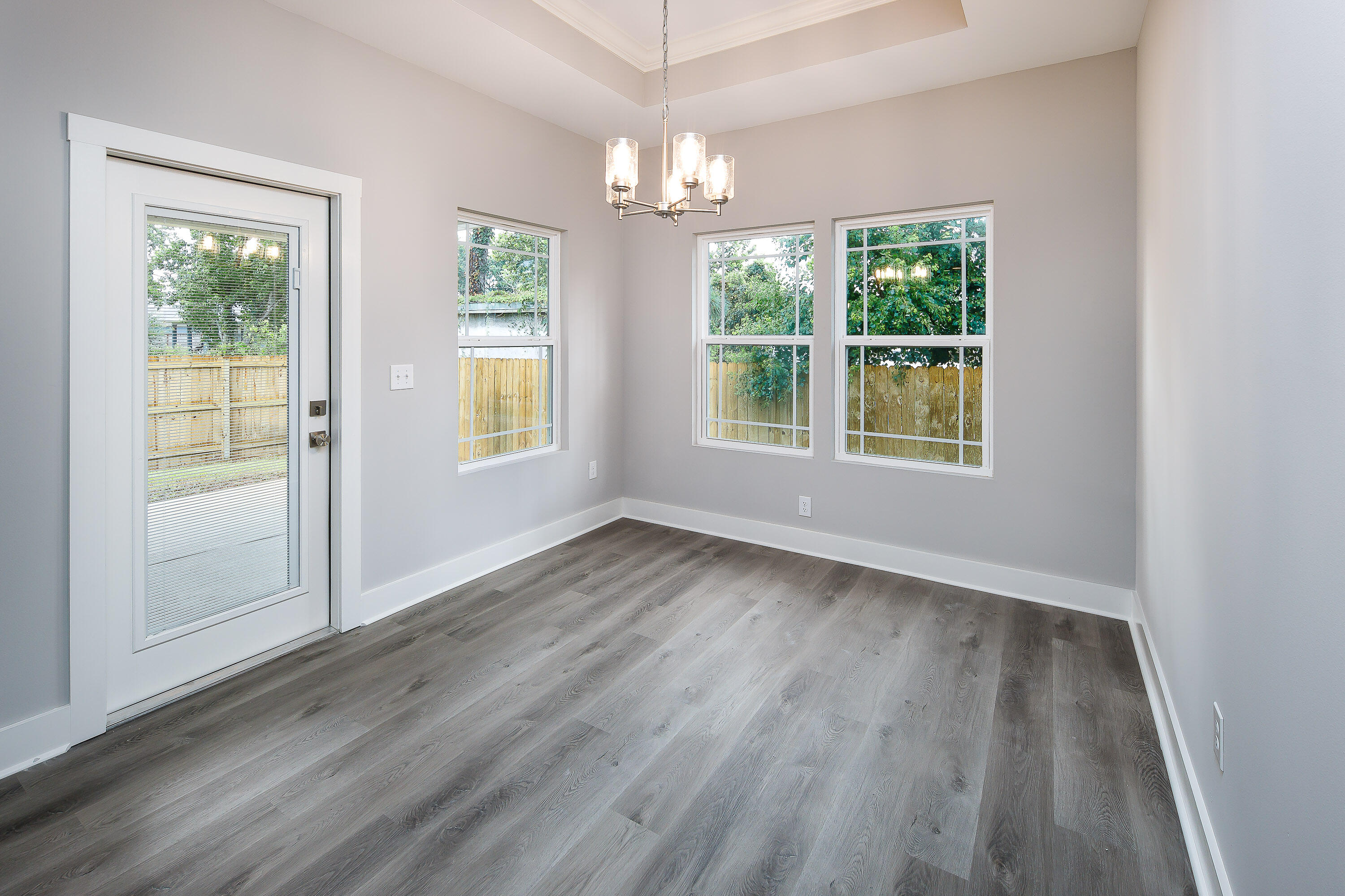 CRESCENT SHORES - Residential