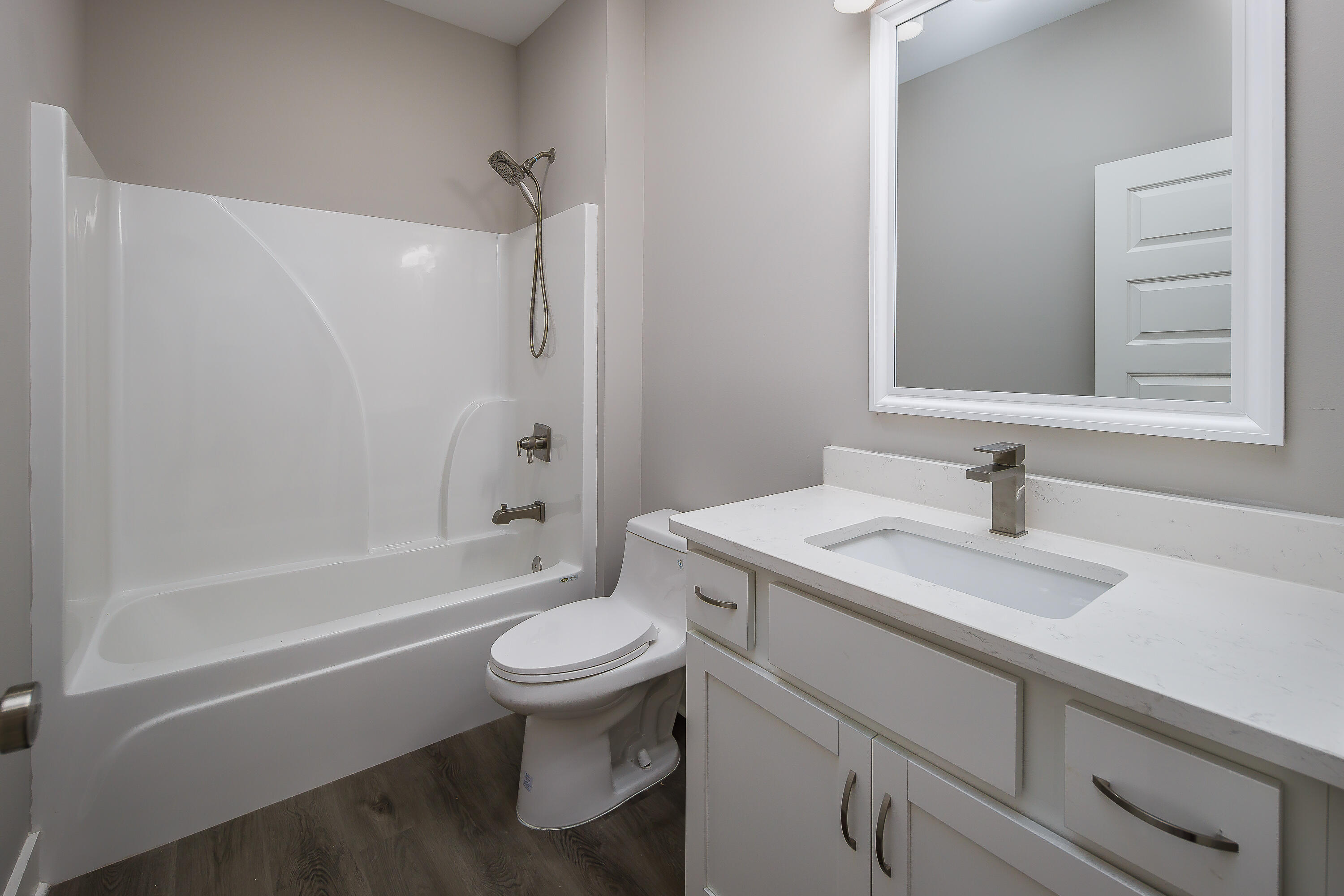 CRESCENT SHORES - Residential