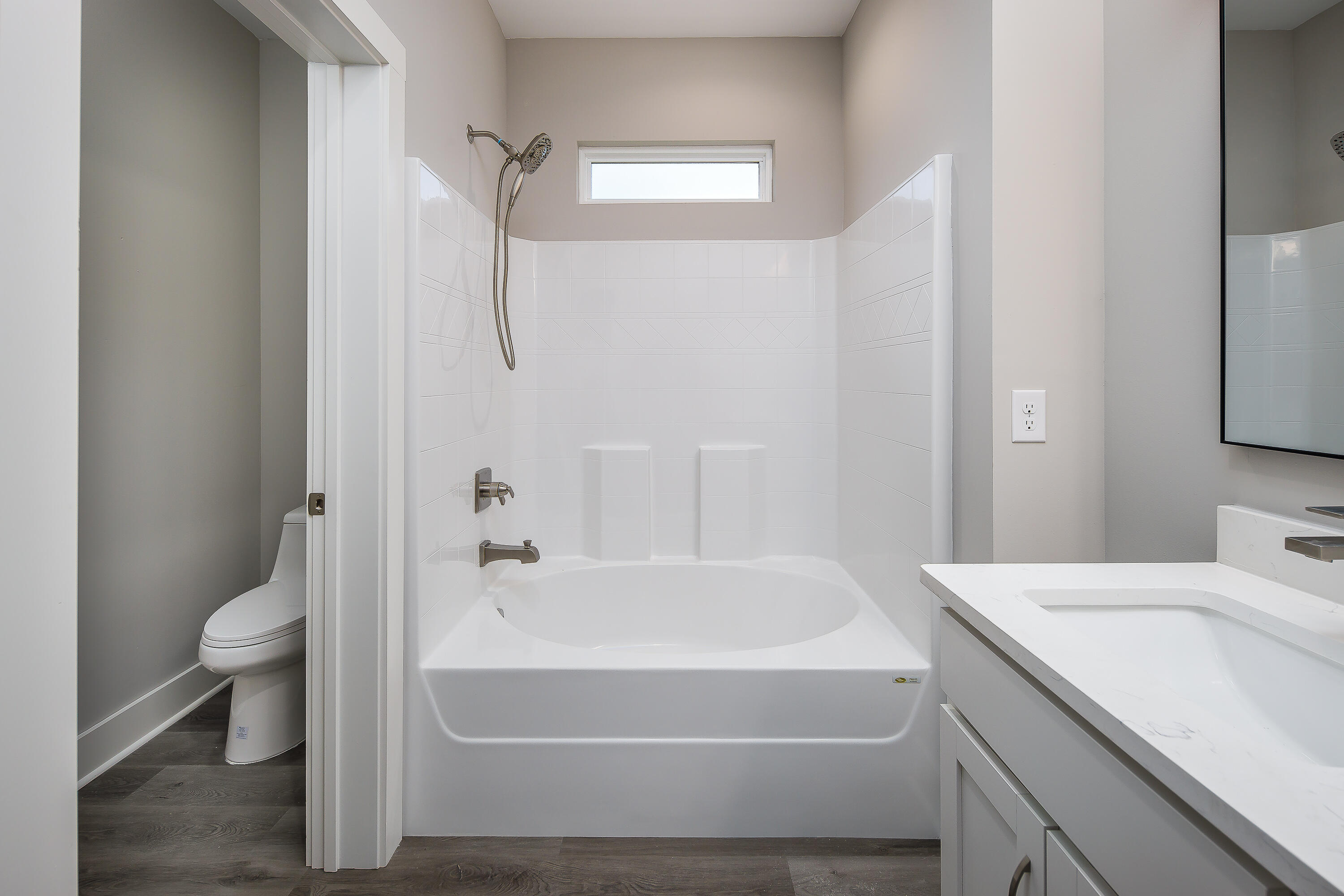 CRESCENT SHORES - Residential