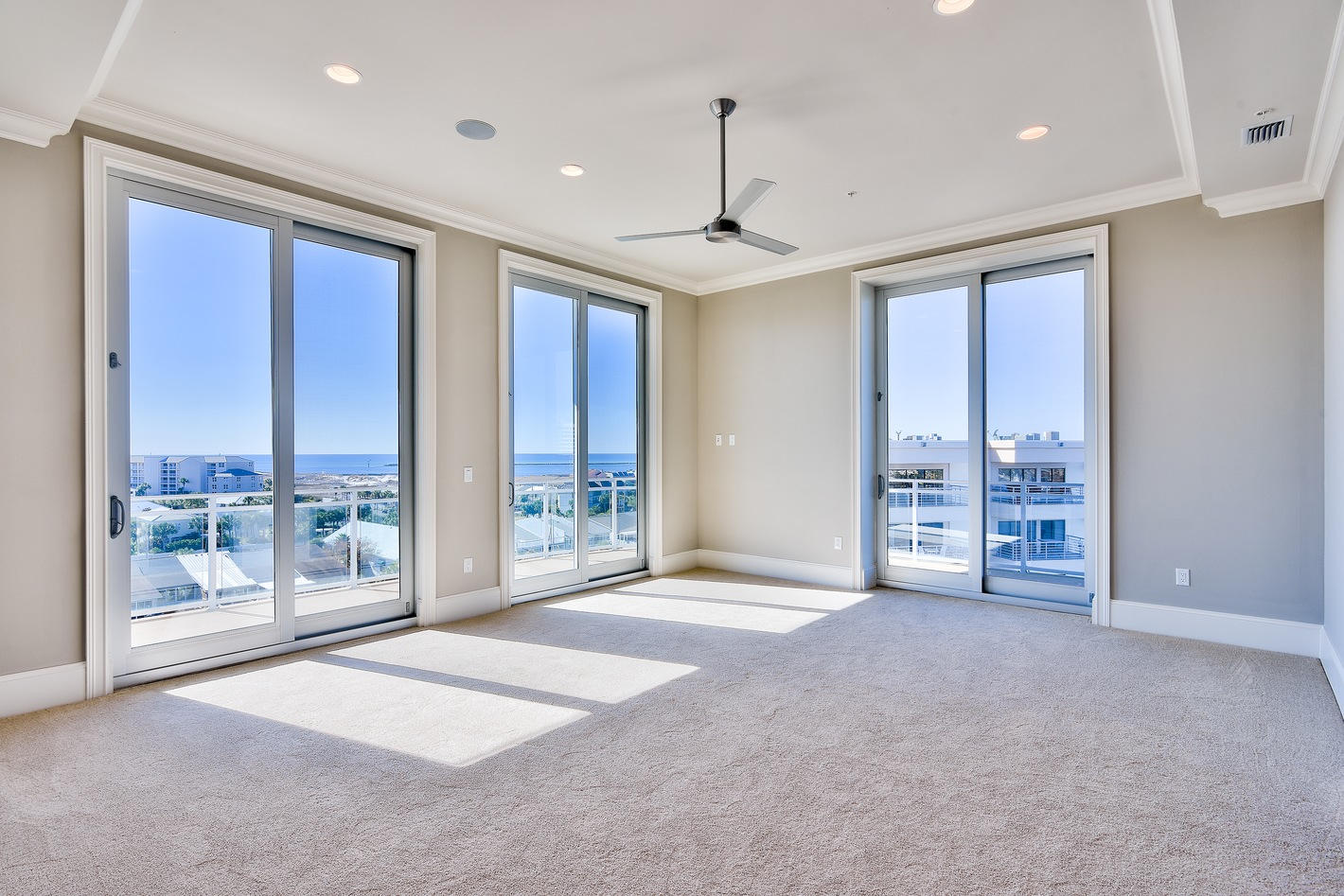 HARBOR LIGHTS - Residential