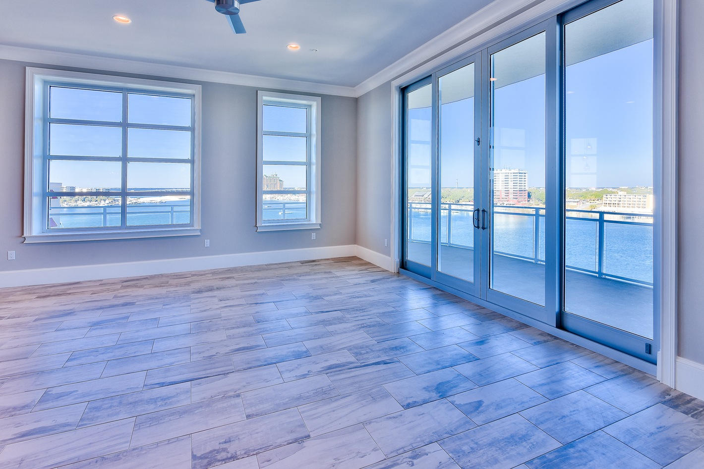 HARBOR LIGHTS - Residential