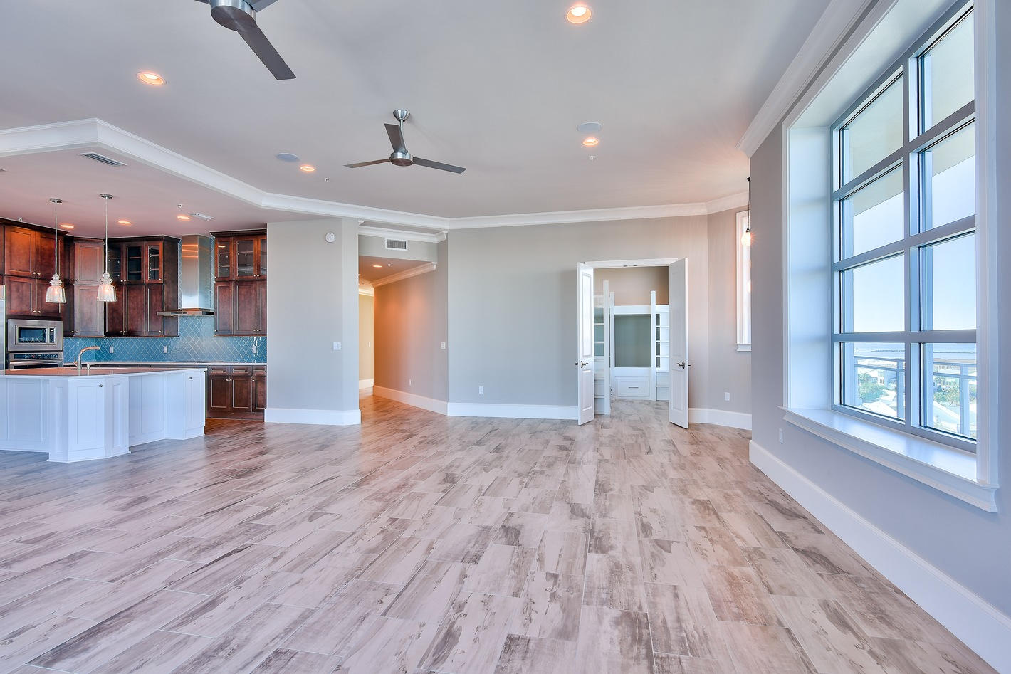 HARBOR LIGHTS - Residential