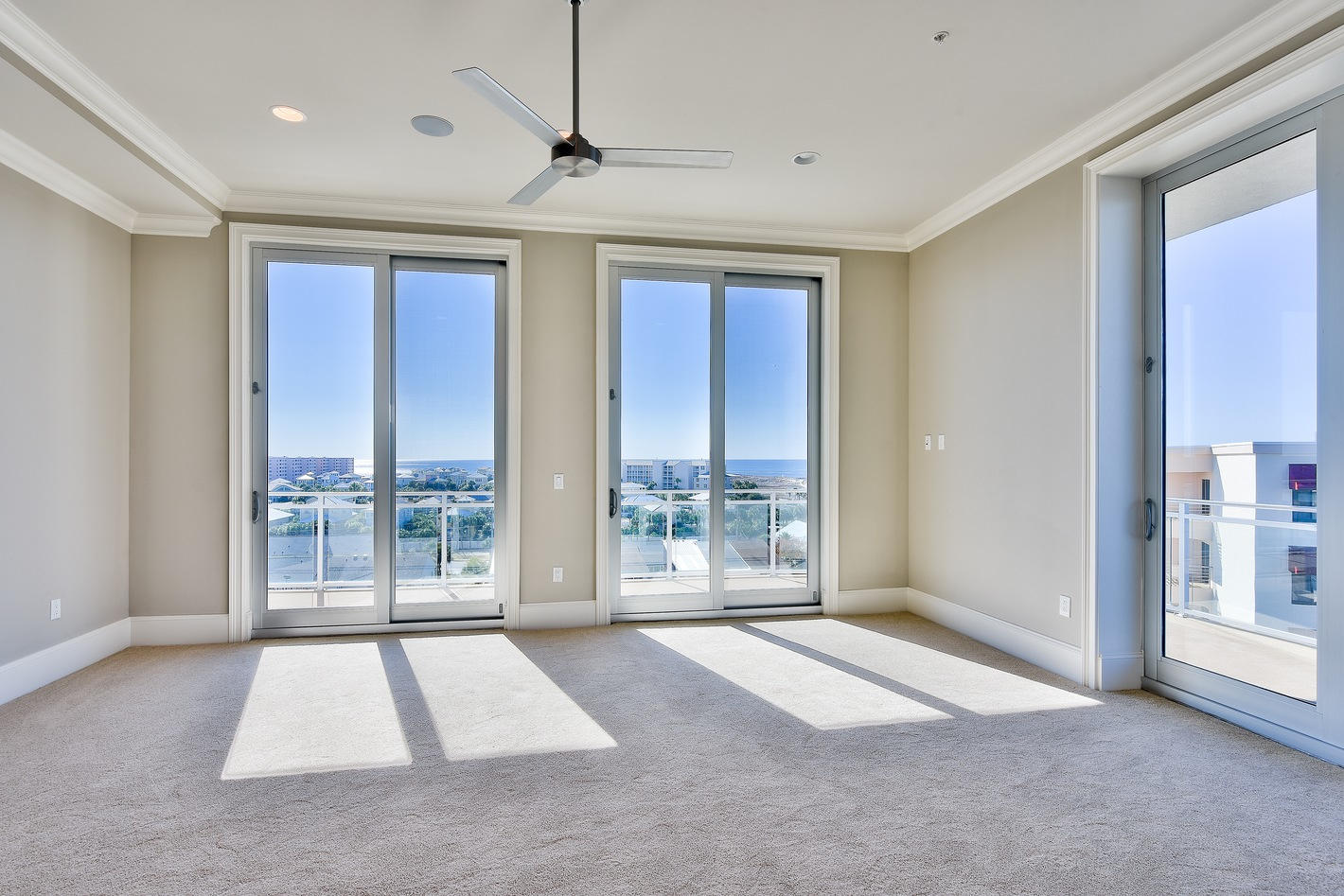 HARBOR LIGHTS - Residential