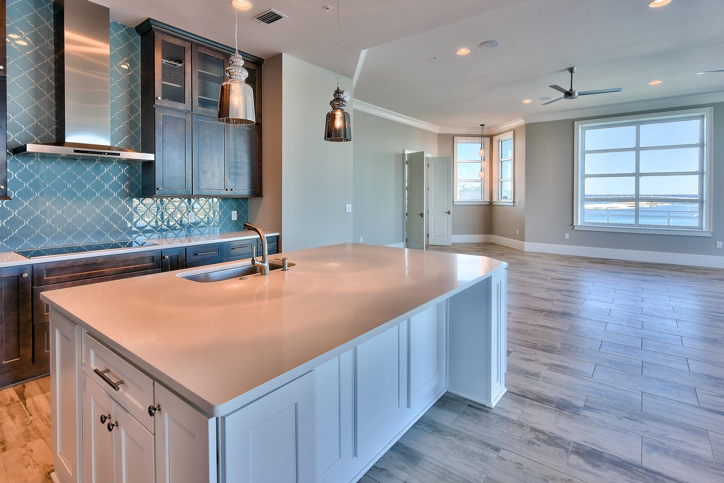 HARBOR LIGHTS - Residential