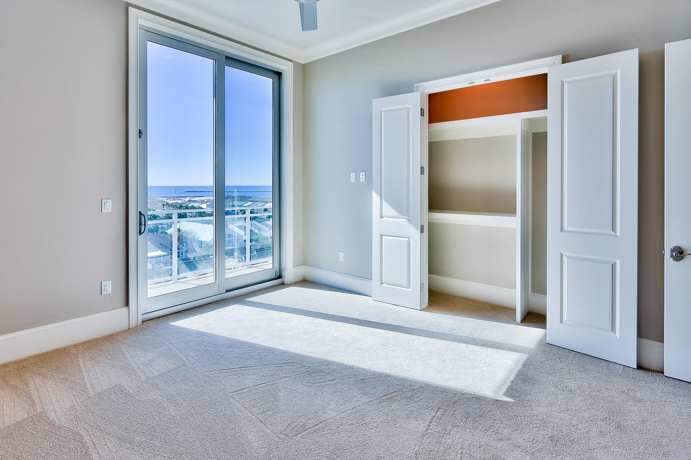 HARBOR LIGHTS - Residential