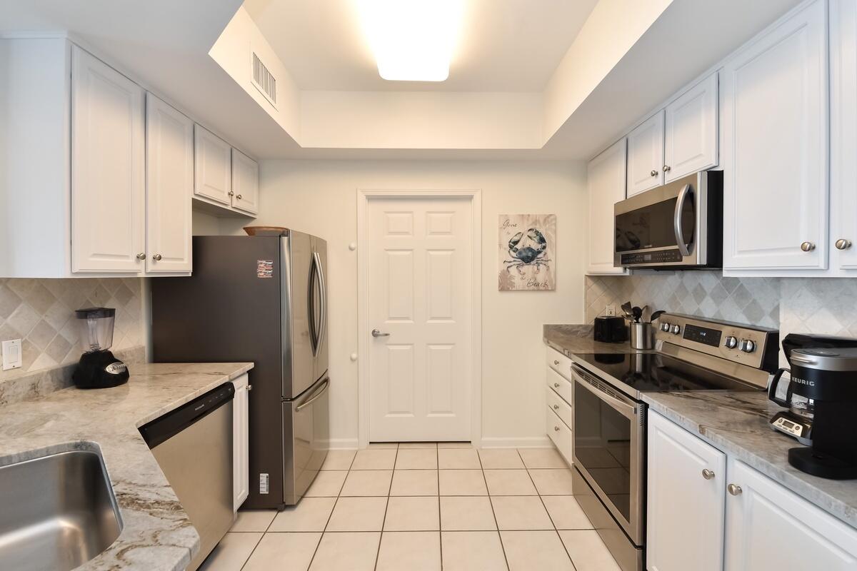 SILVER BEACH TOWERS EAST - Residential