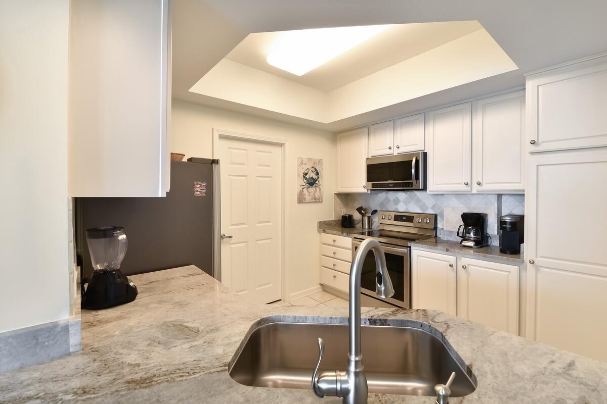 SILVER BEACH TOWERS EAST - Residential