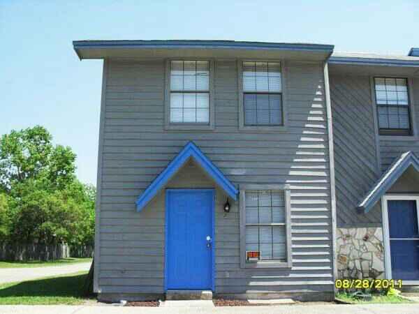 New Roof! New appliances! New carpet! Step out your back door to the lovely community pool! Centrally located and close to both bases. 2 bedrooms, 1.5 bathrooms. END unit! No pets allowed and no smoking inside unit.