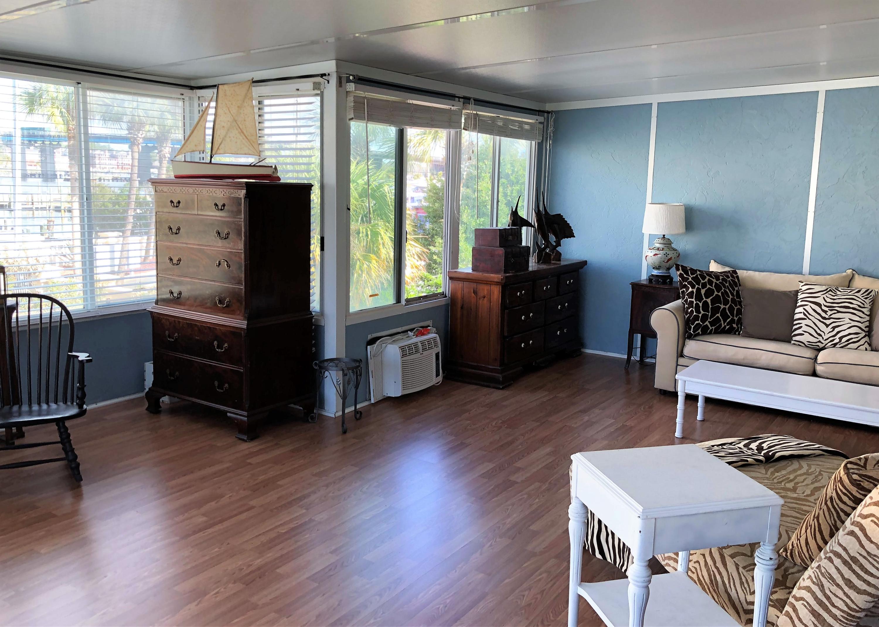 MANOR SHORES - Residential