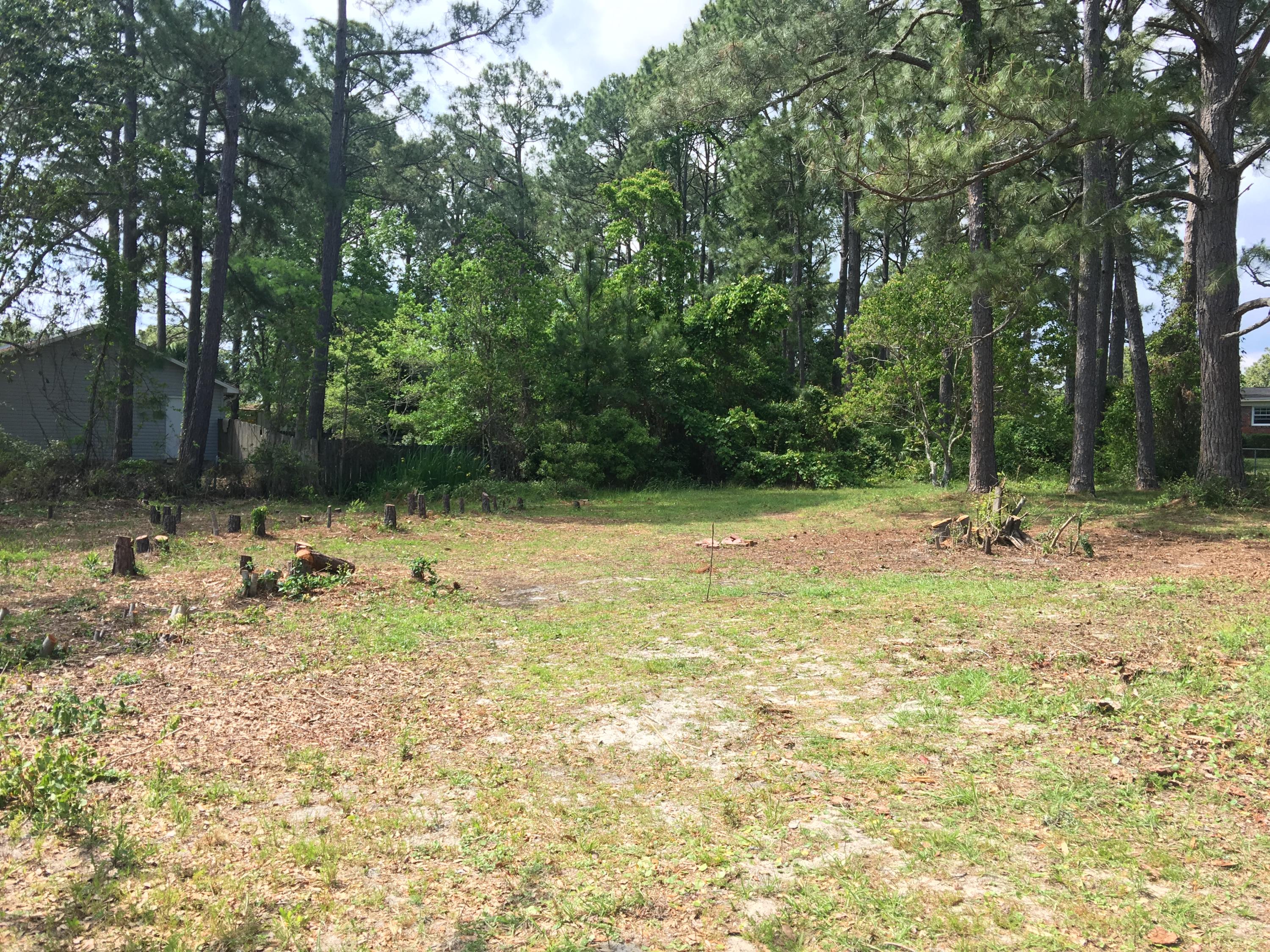 Great dry and buildable 0.23 acre lot in Mary Esther close to the military base and shopping. Easy access to Okaloosa Island, Fort Walton Beach and Navarre.