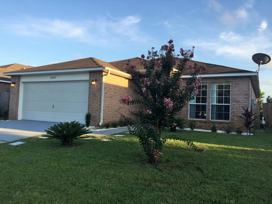 Beautiful, LAKE FRONT home located in the prestigious Hidden Shores subdivision featuring underground utilities.. Convenient to the Military Base. Short drive to Navarre Beach, shopping and entertainment. House features All BRICK 3Bed/2Bath, PLUS a bonus room!Home has many upgrades.. Granite in Kitchen and bathrooms REAL hardwood flooring in living area.Tile in kitchen and bathrooms. Interior Walls and trim freshly painted. Folks, this is the ideal home for lakefront living near the beach..