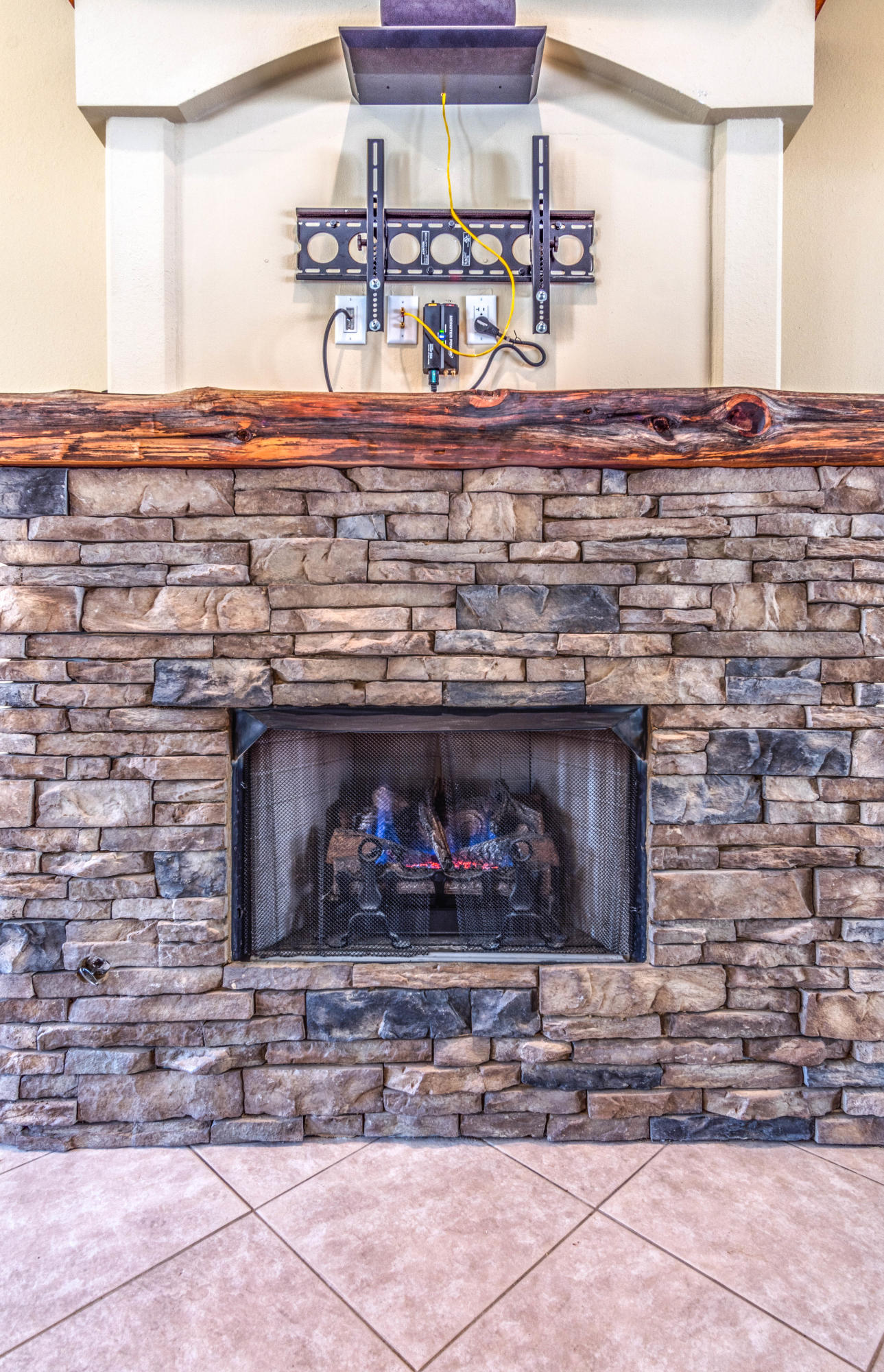 CHARDONNAY ESTATES - Residential