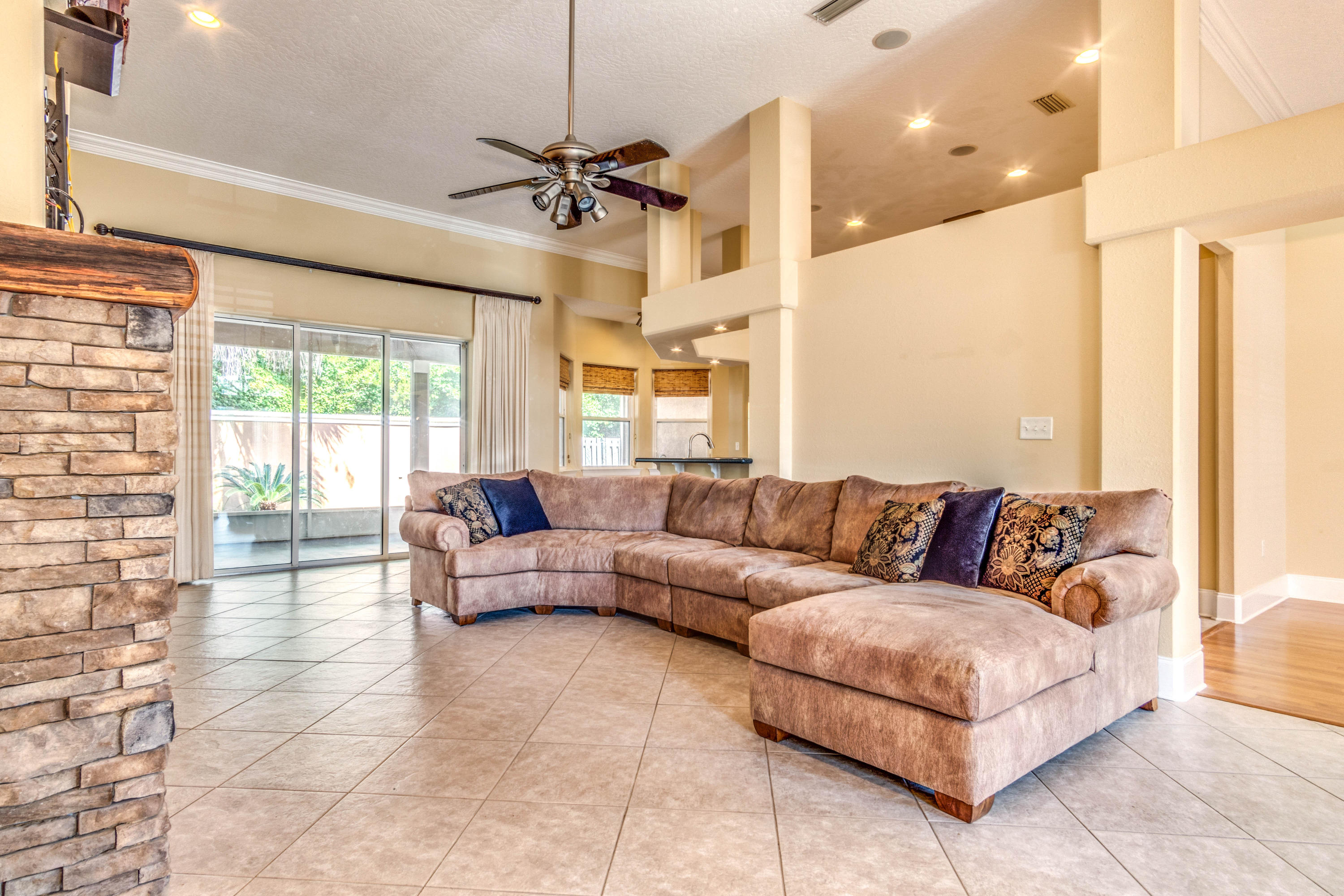 CHARDONNAY ESTATES - Residential