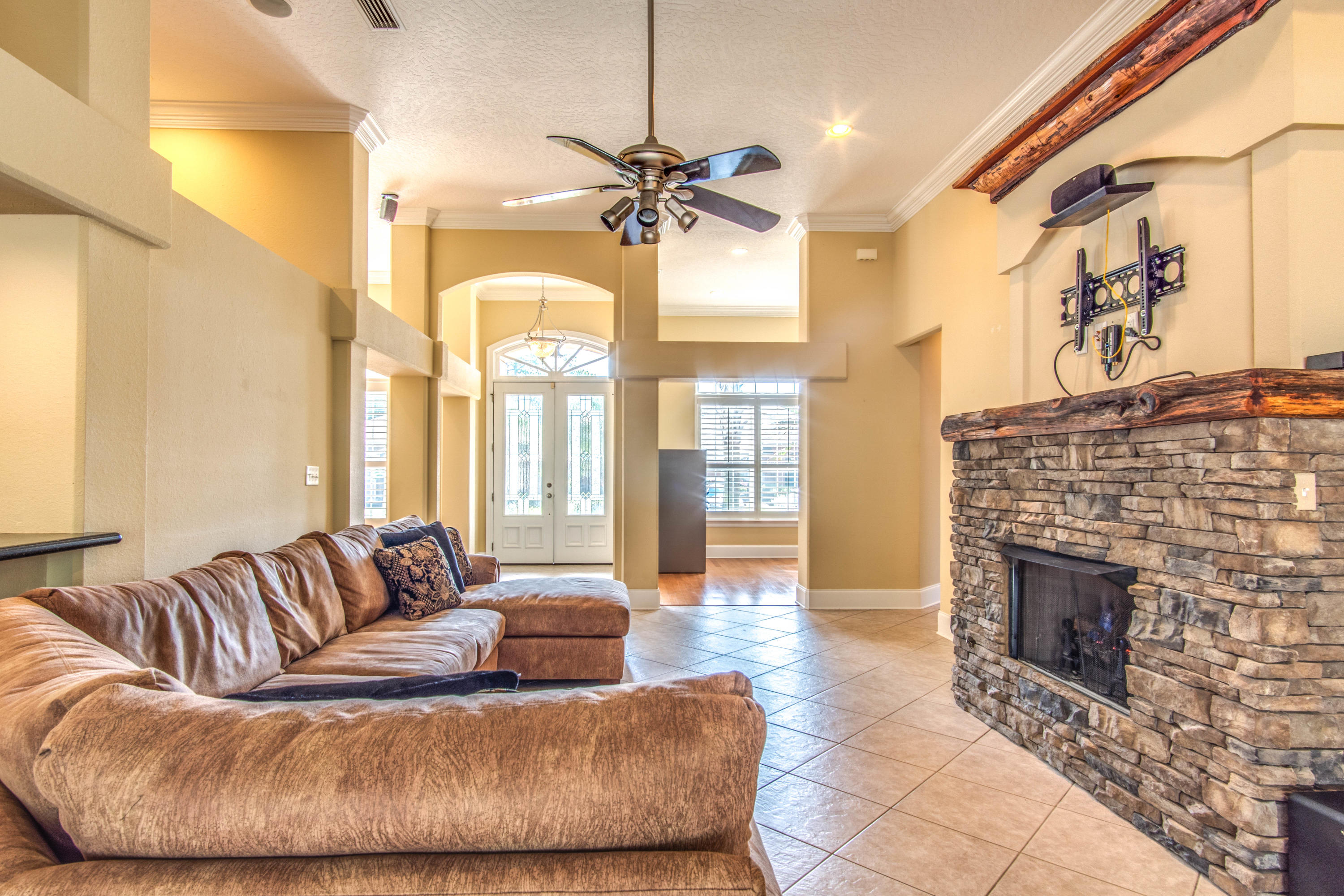 CHARDONNAY ESTATES - Residential