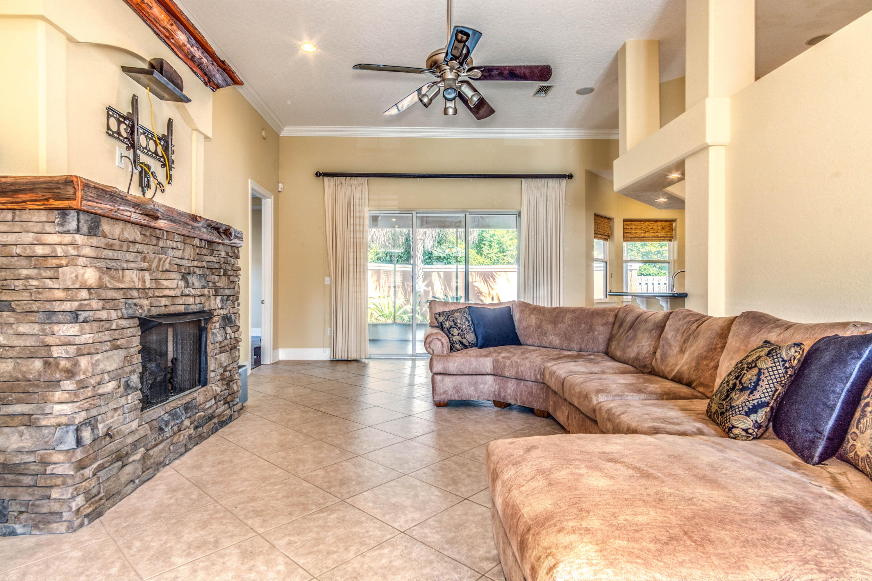 CHARDONNAY ESTATES - Residential