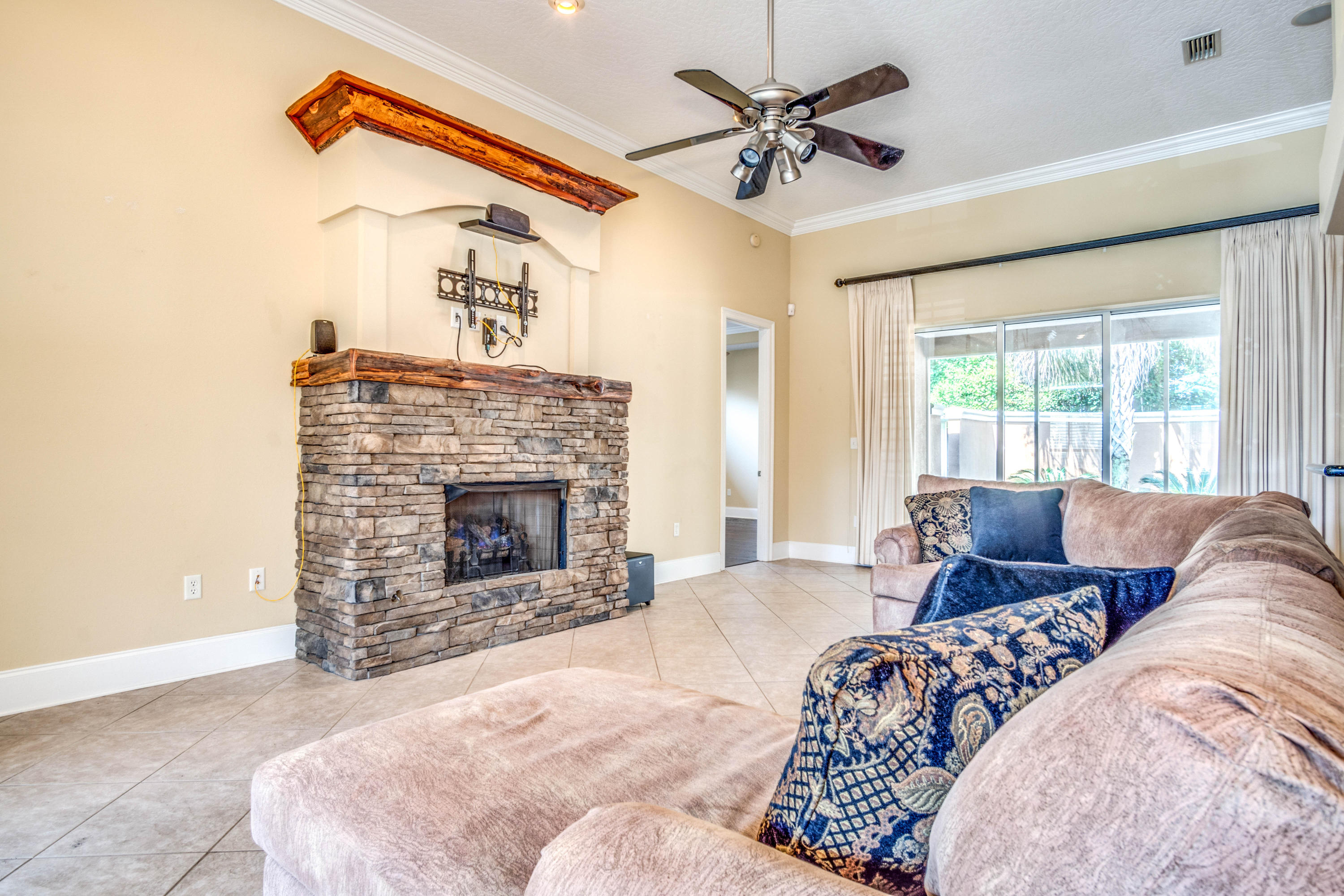 CHARDONNAY ESTATES - Residential