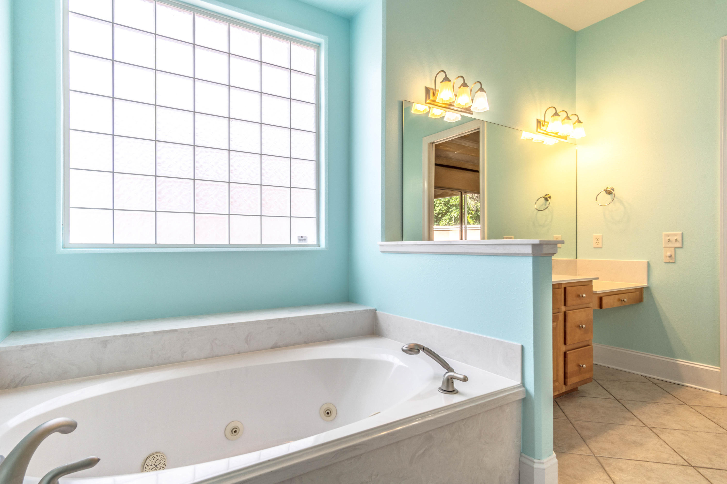 CHARDONNAY ESTATES - Residential