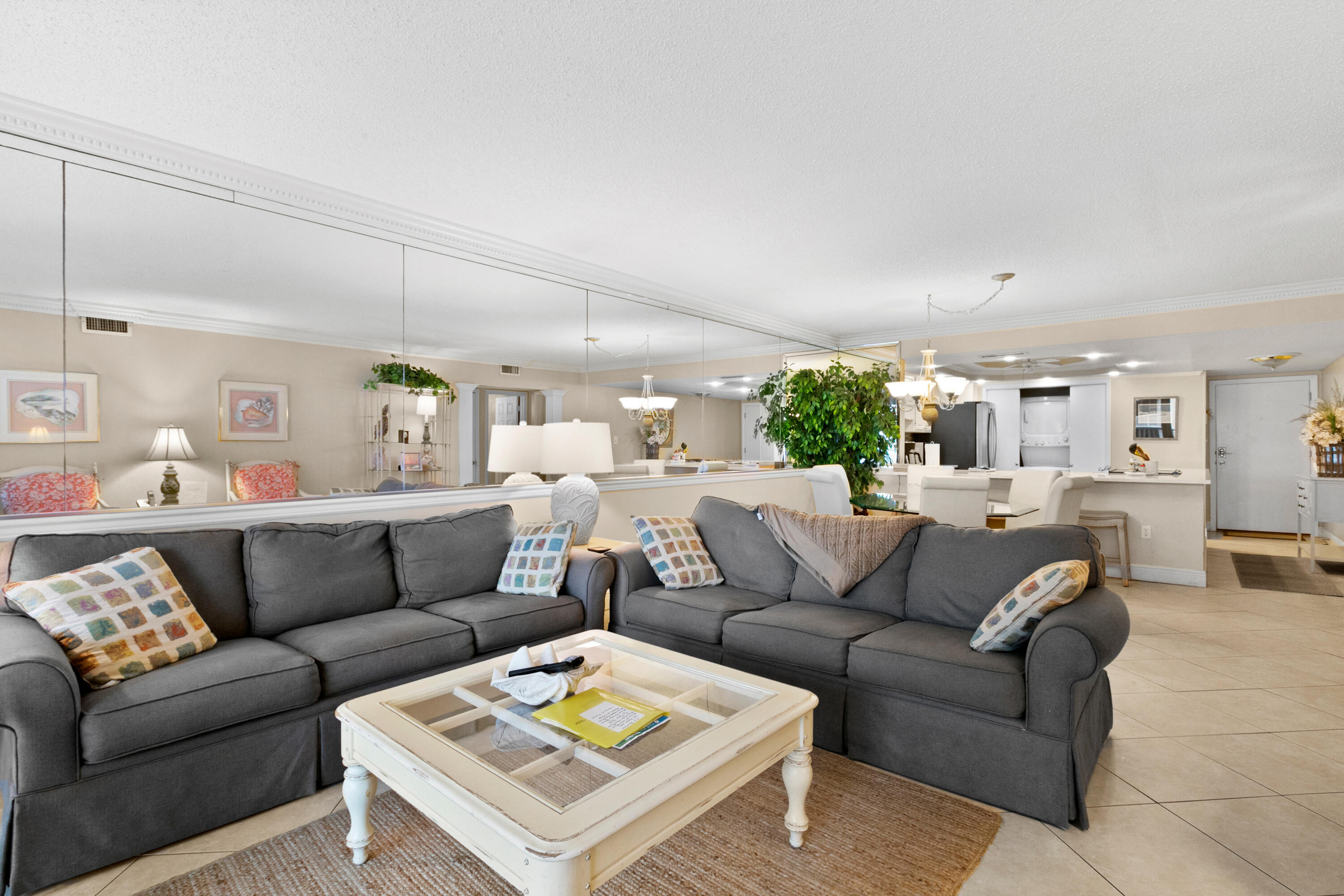 SHORELINE TOWERS 1 - Residential