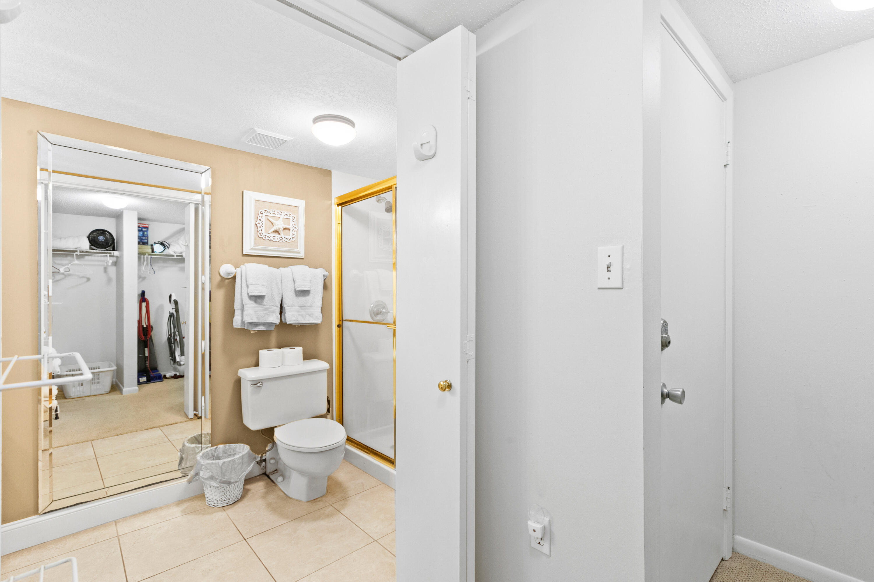 SHORELINE TOWERS 1 - Residential