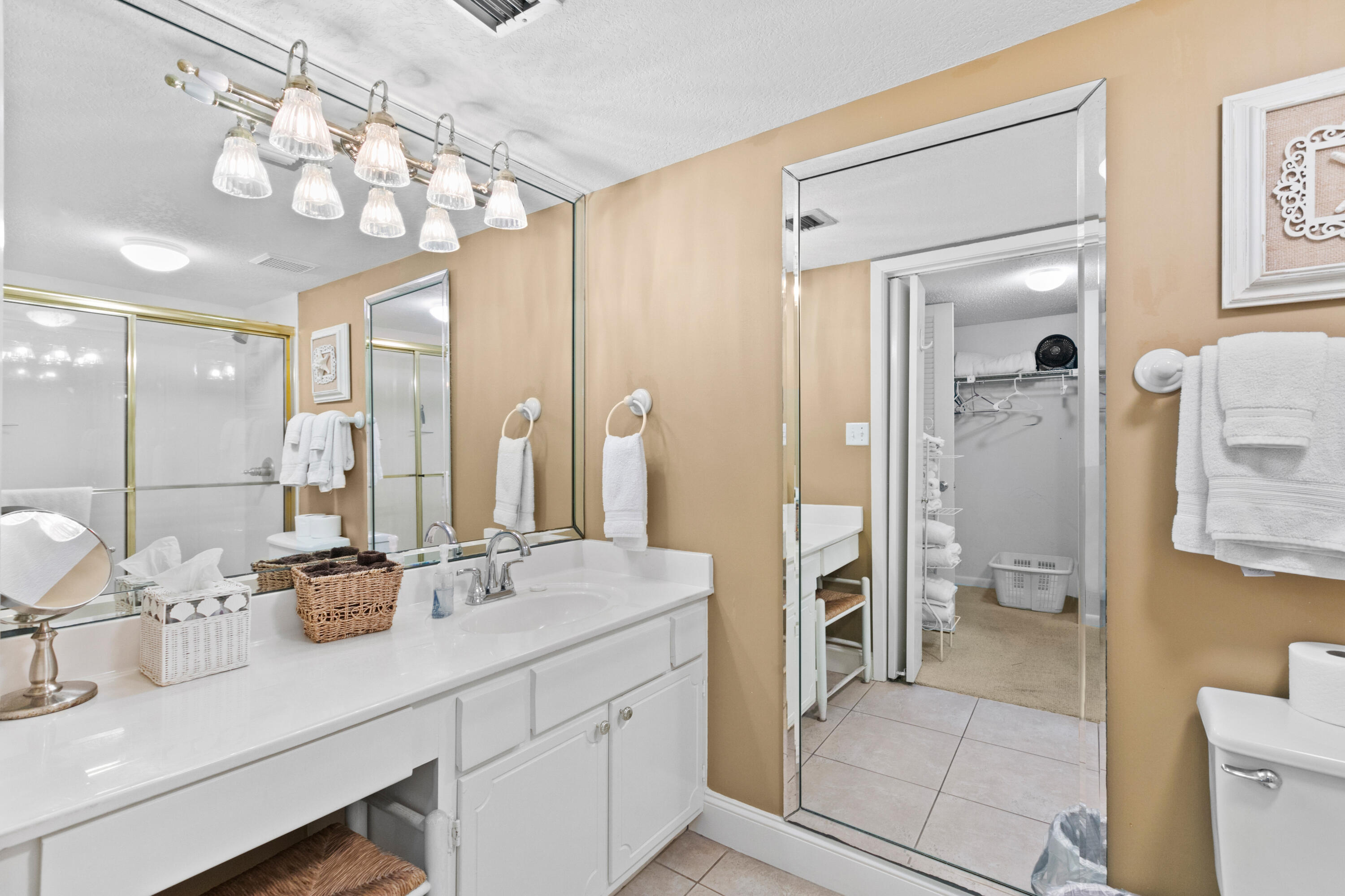 SHORELINE TOWERS 1 - Residential