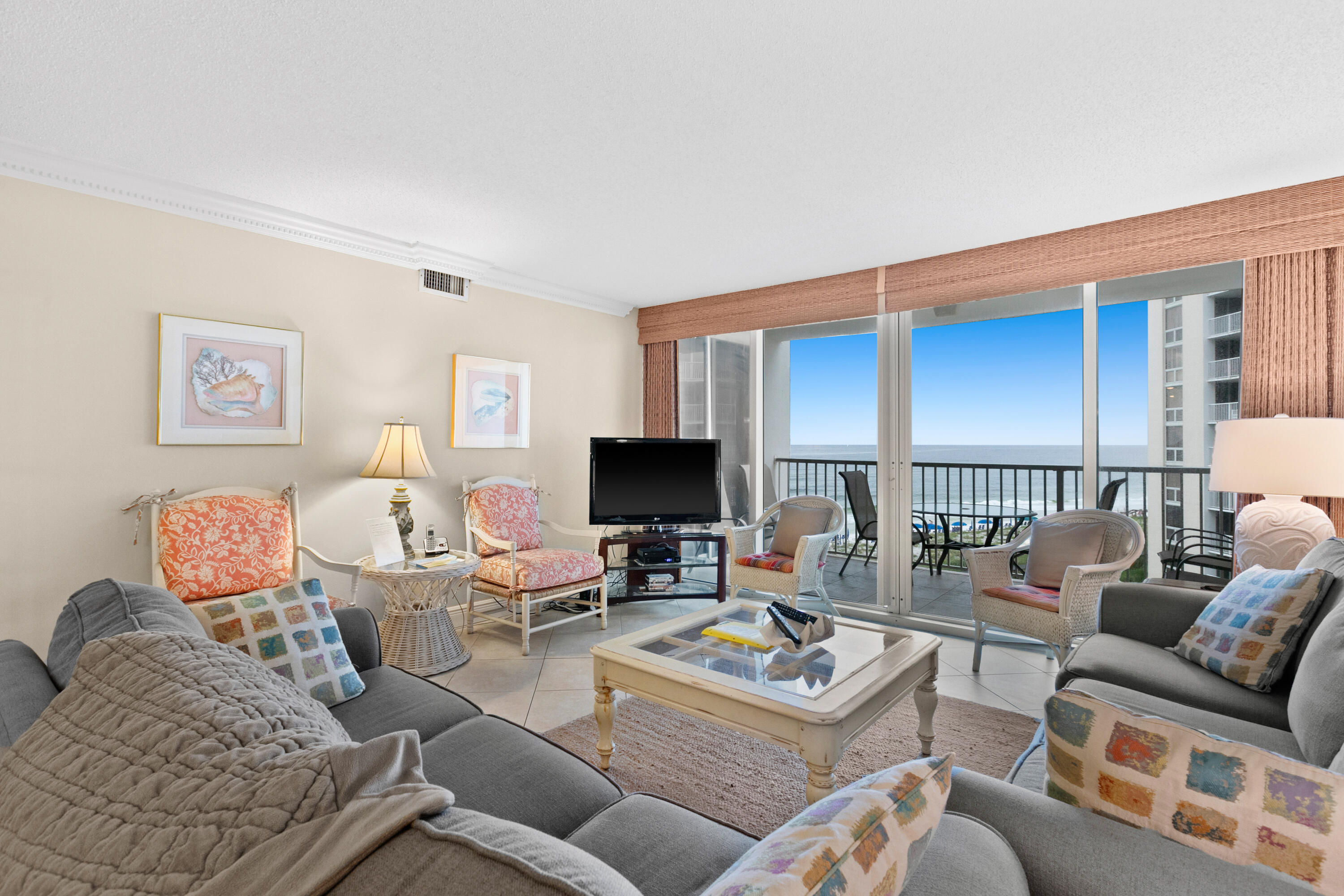 SHORELINE TOWERS 1 - Residential