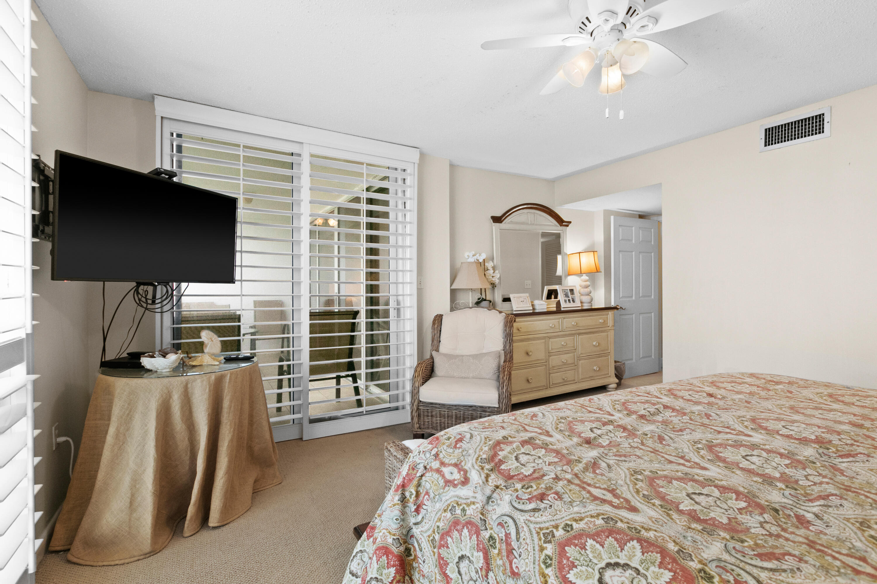 SHORELINE TOWERS 1 - Residential