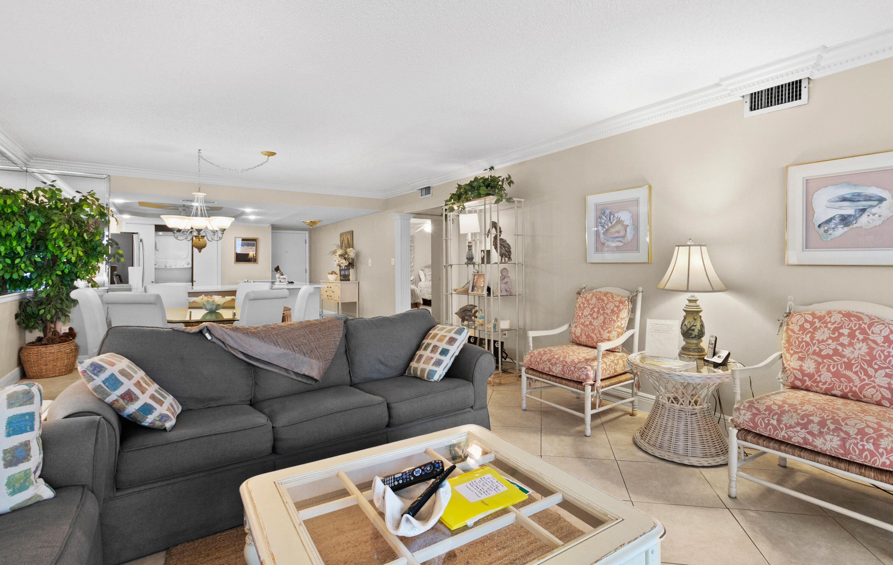 SHORELINE TOWERS 1 - Residential