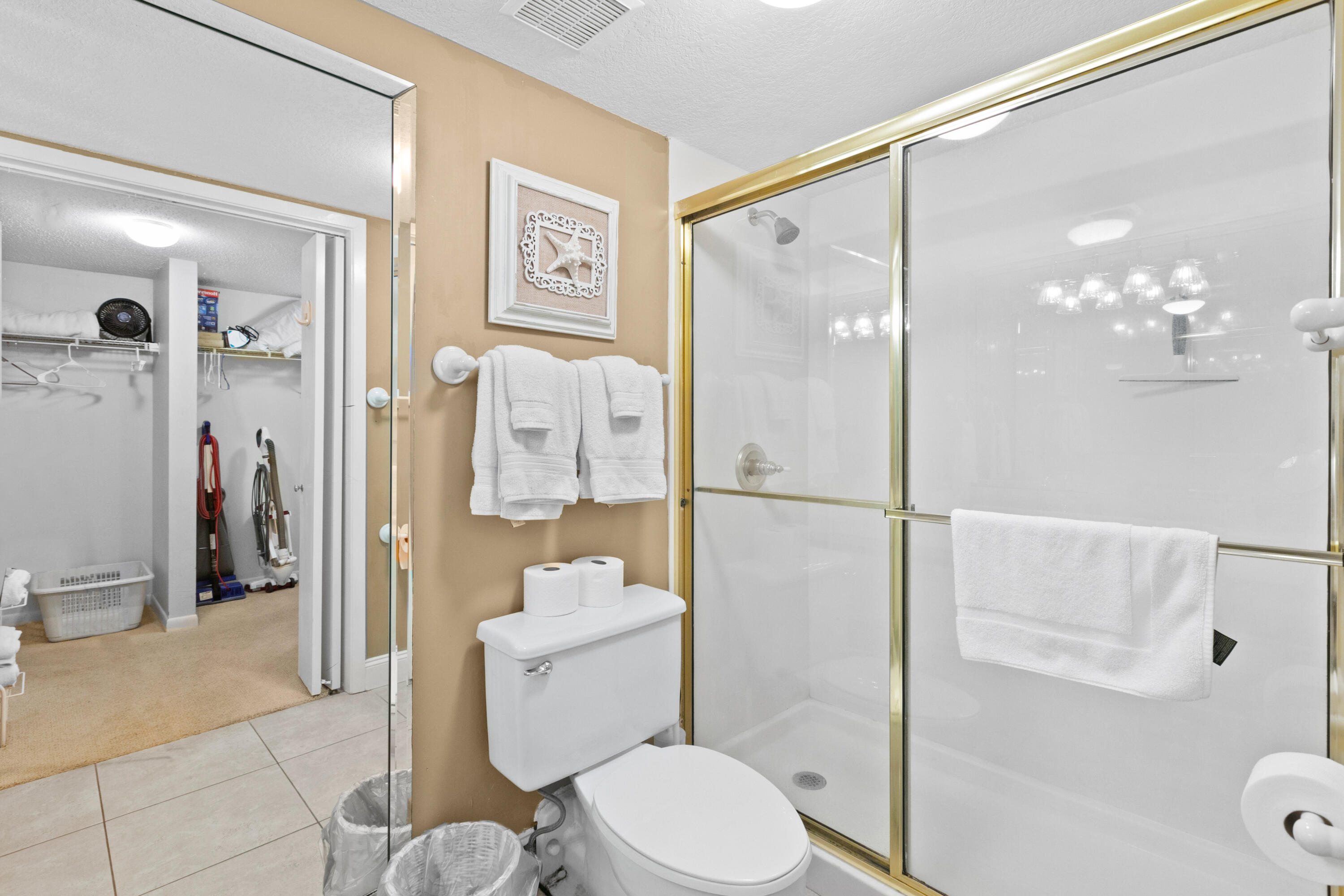 SHORELINE TOWERS 1 - Residential