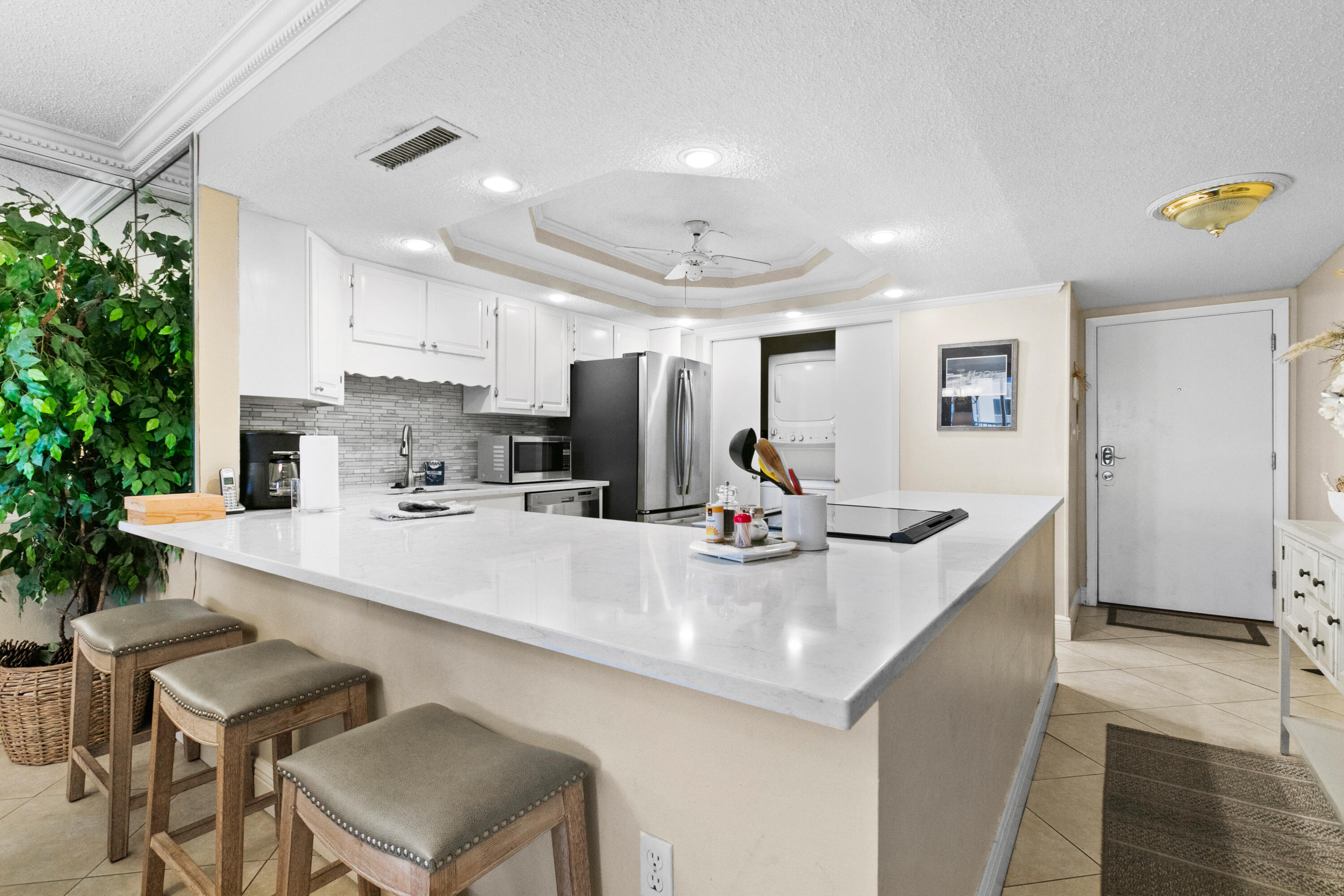 SHORELINE TOWERS 1 - Residential