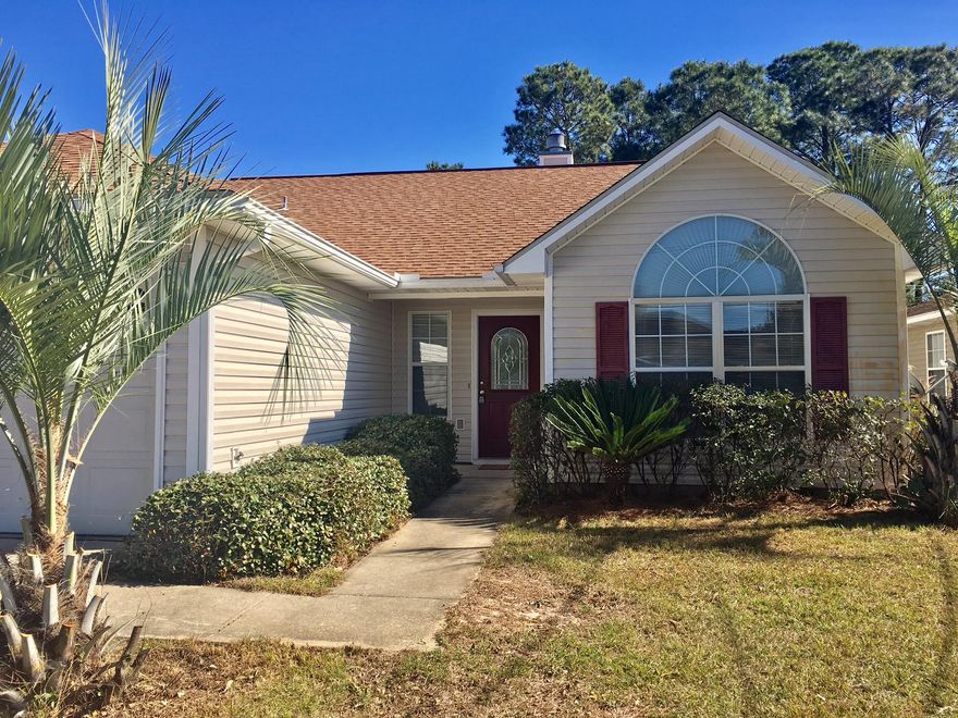 Cute Cute Home! 3 bedroom 2 bath home located in Gulf Breeze! This is an open floor plan. The Great room with fireplace, vaulted ceilings and plant ledge. The Master Suite has a walk in closet. The Master bathroom has double vanity and garden tub. The backyard is fenced.