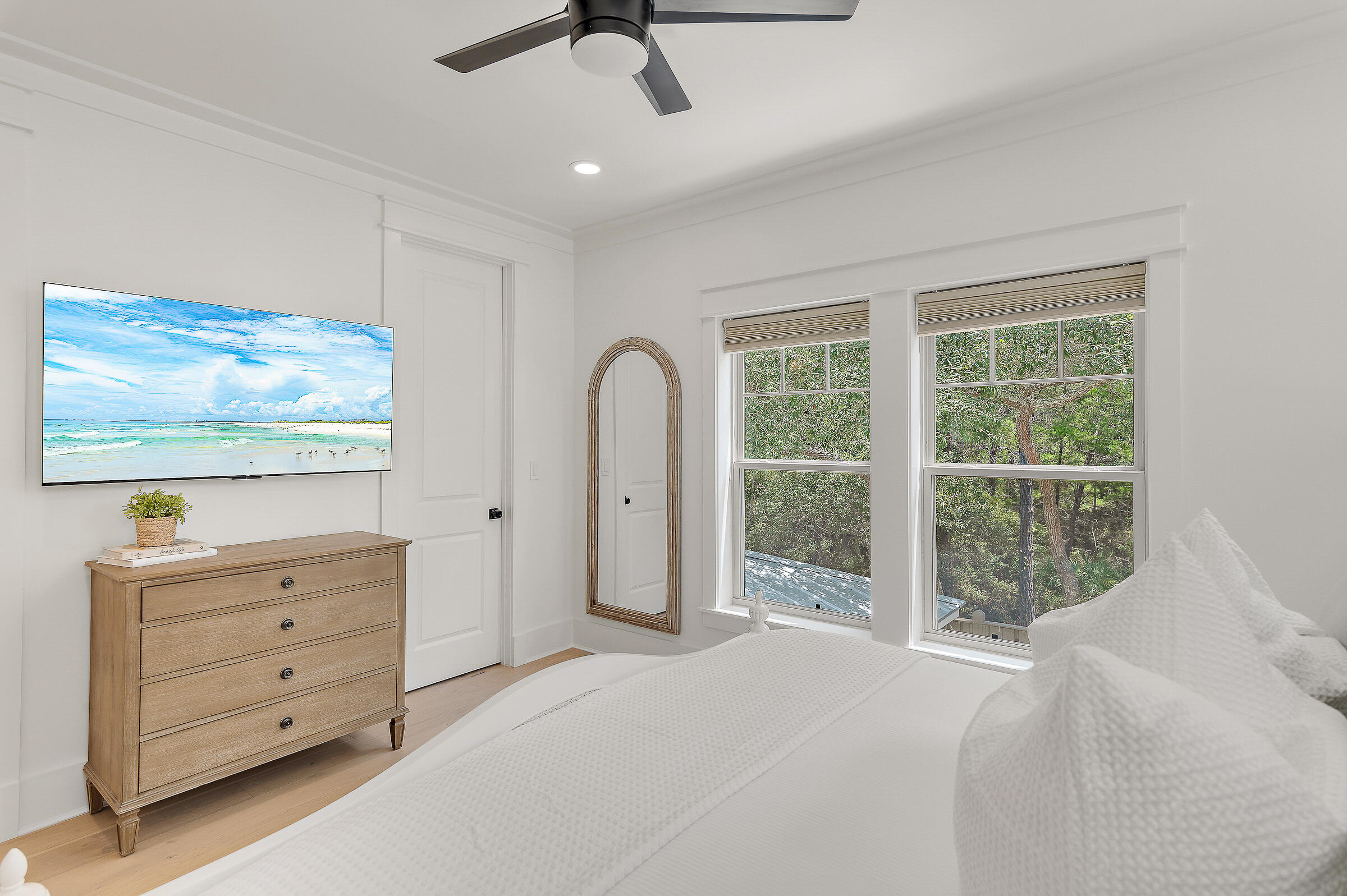 COTTAGES AT EASTERN LAKE - Residential Lease