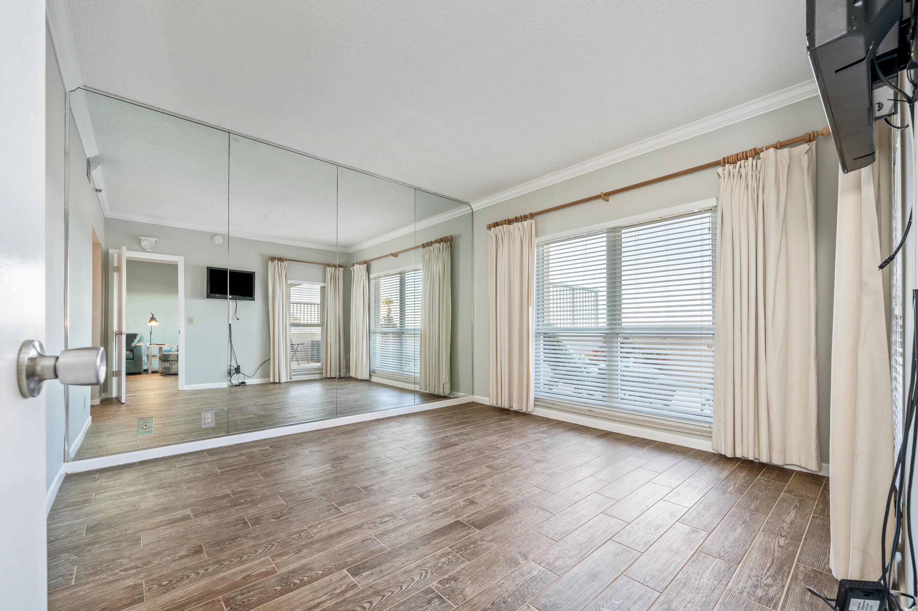 PLAYERS CLUB ON THE BAY THE - Residential