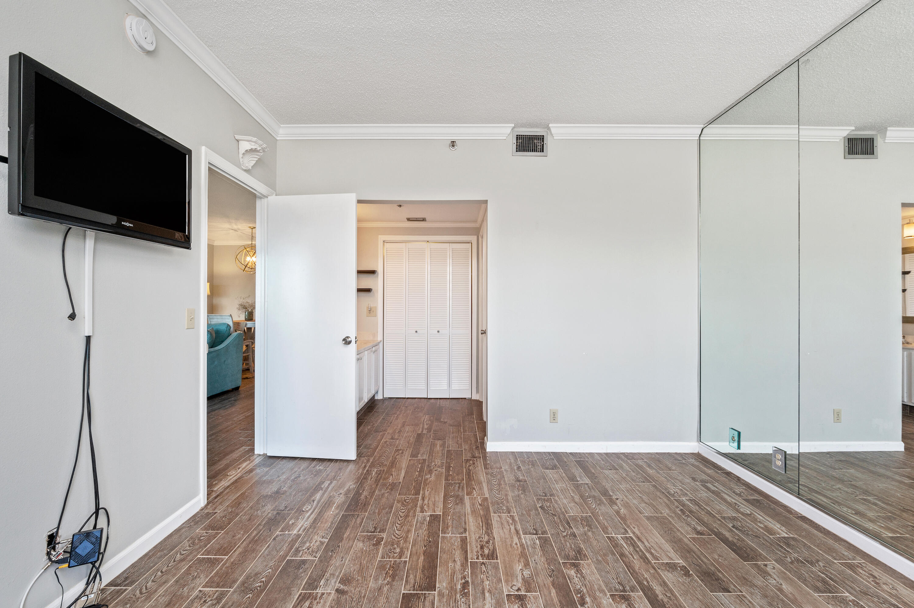 PLAYERS CLUB ON THE BAY THE - Residential