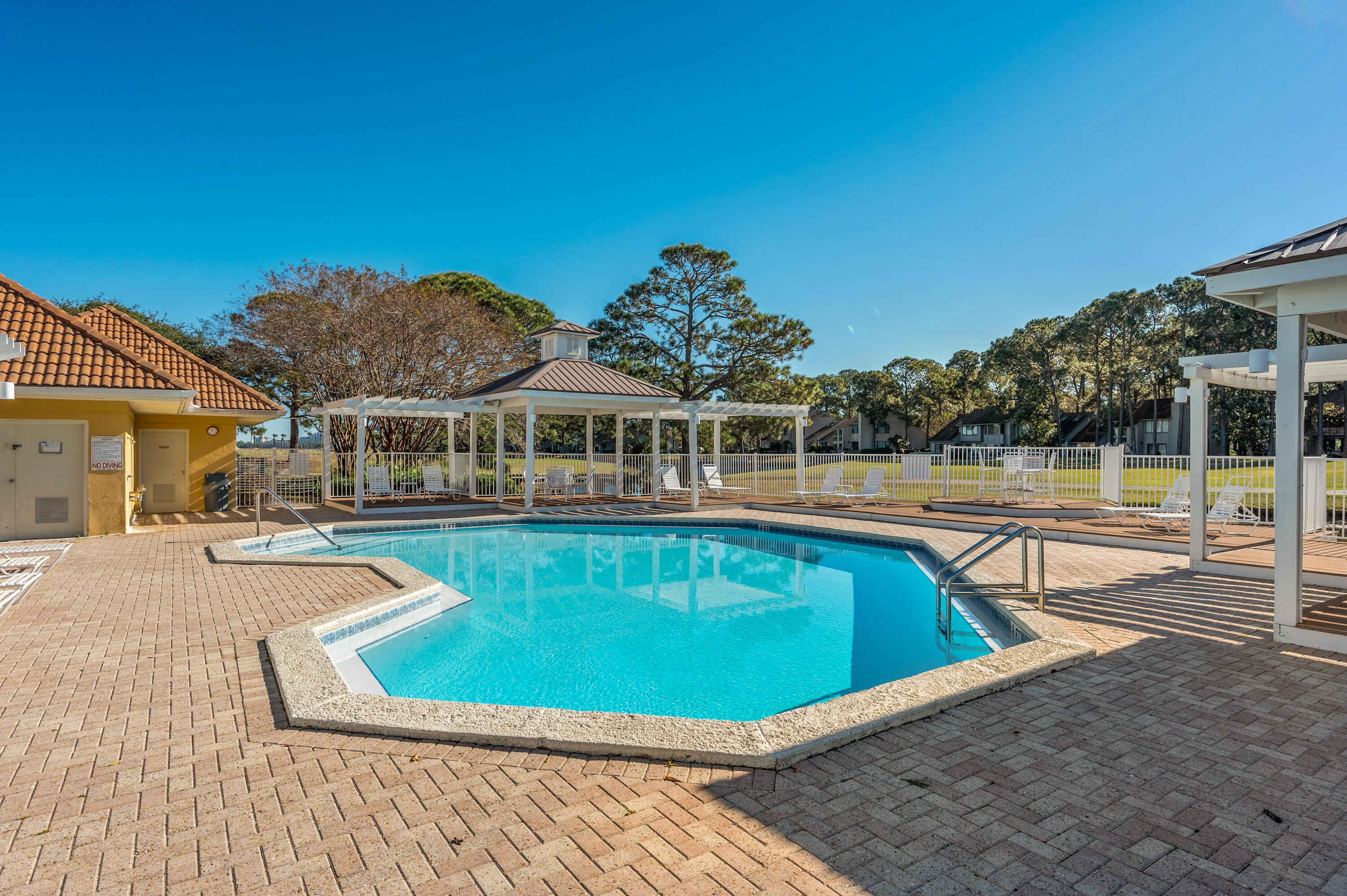 PLAYERS CLUB ON THE BAY THE - Residential