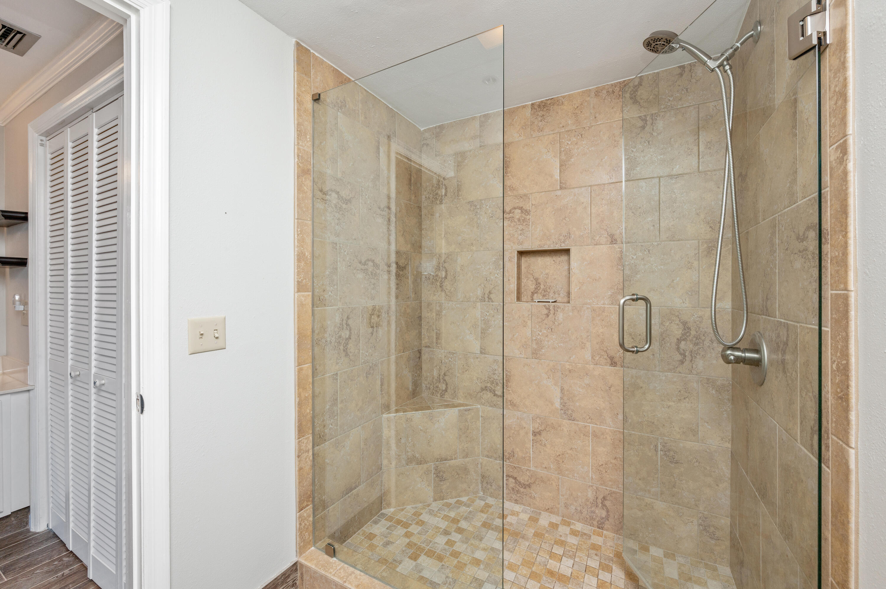 PLAYERS CLUB ON THE BAY THE - Residential