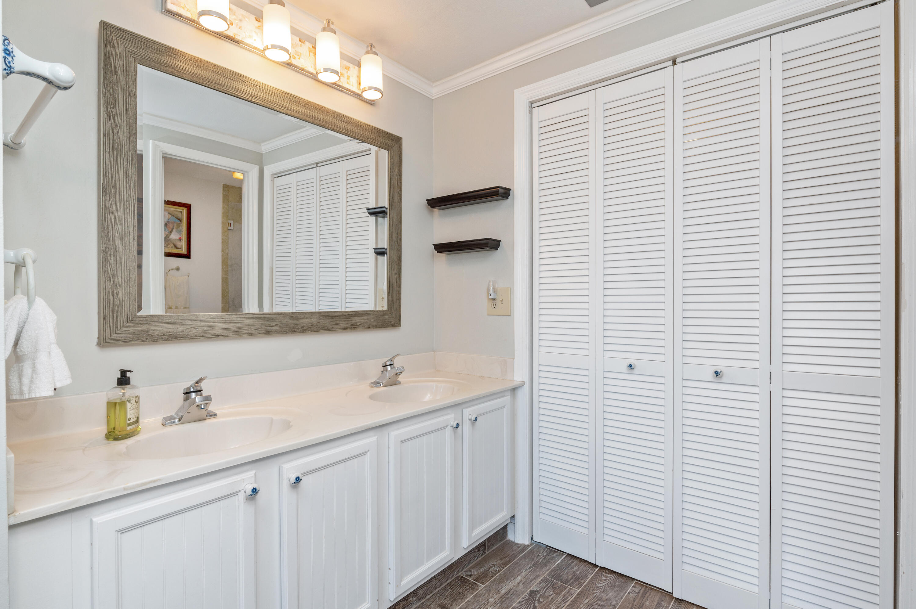 PLAYERS CLUB ON THE BAY THE - Residential