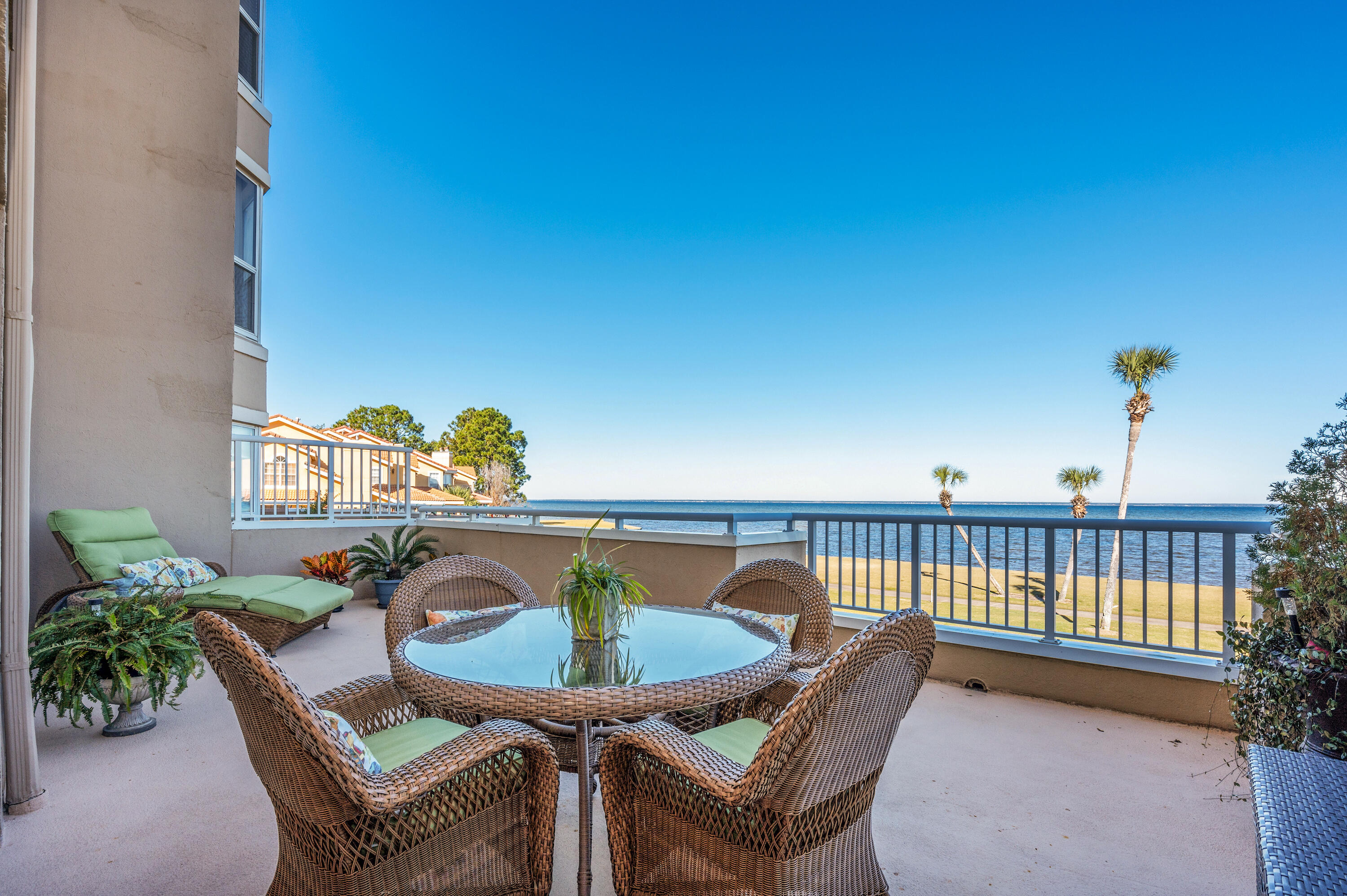 PLAYERS CLUB ON THE BAY THE - Residential