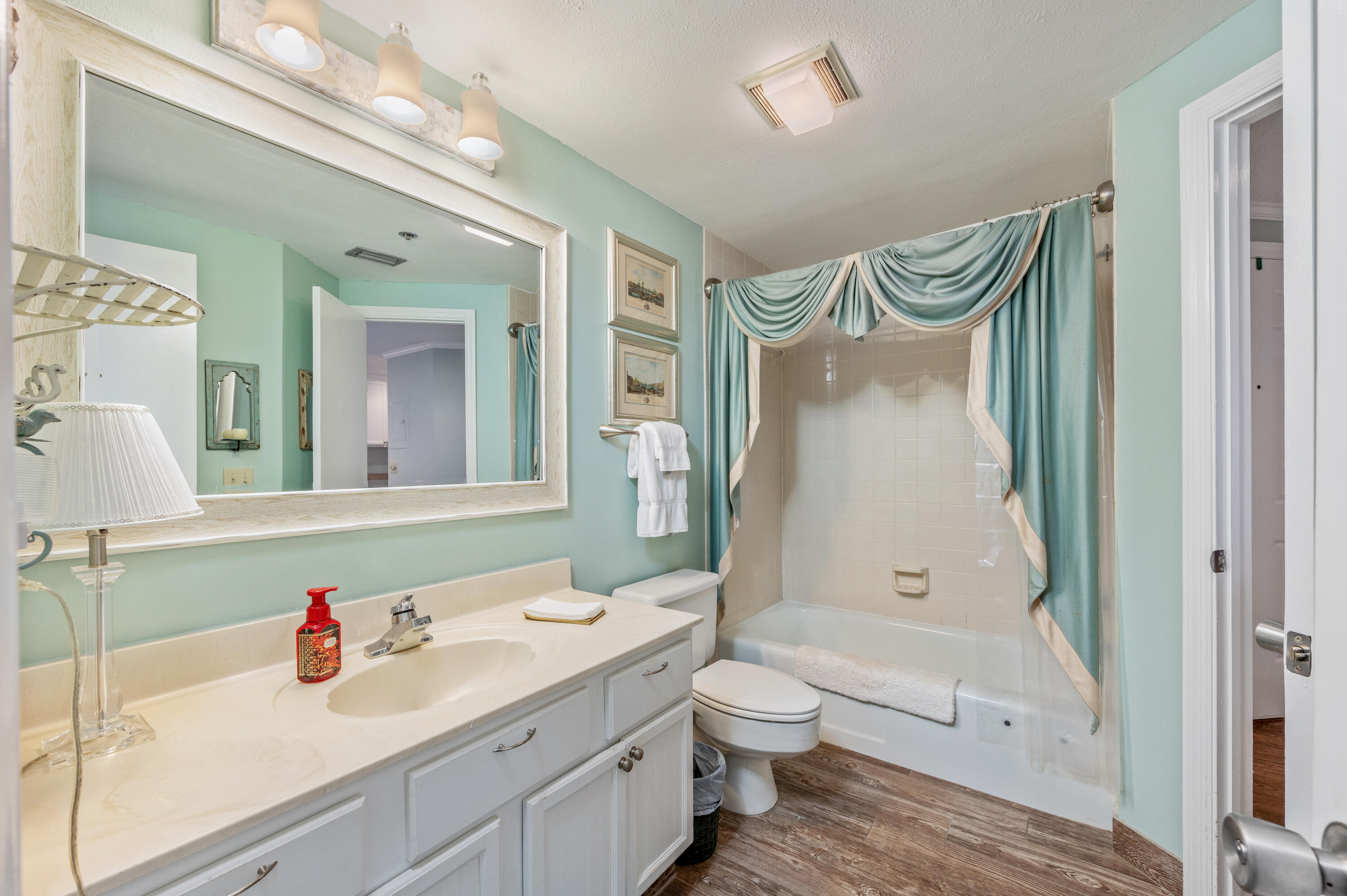 PLAYERS CLUB ON THE BAY THE - Residential