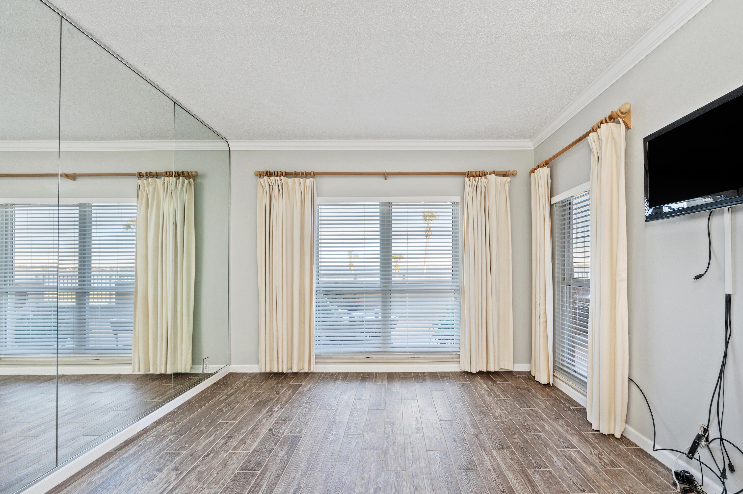 PLAYERS CLUB ON THE BAY THE - Residential