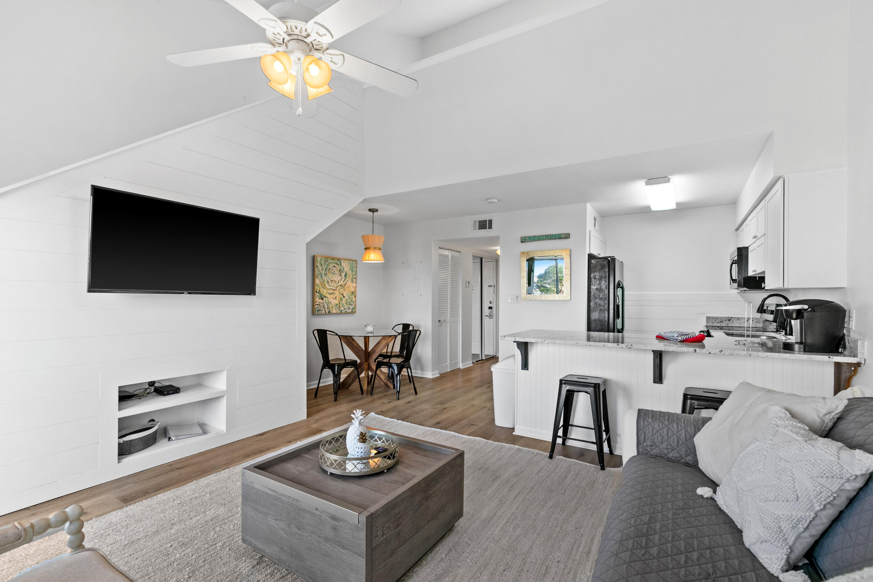 BEACHFRONT 2 PH 1 - Residential