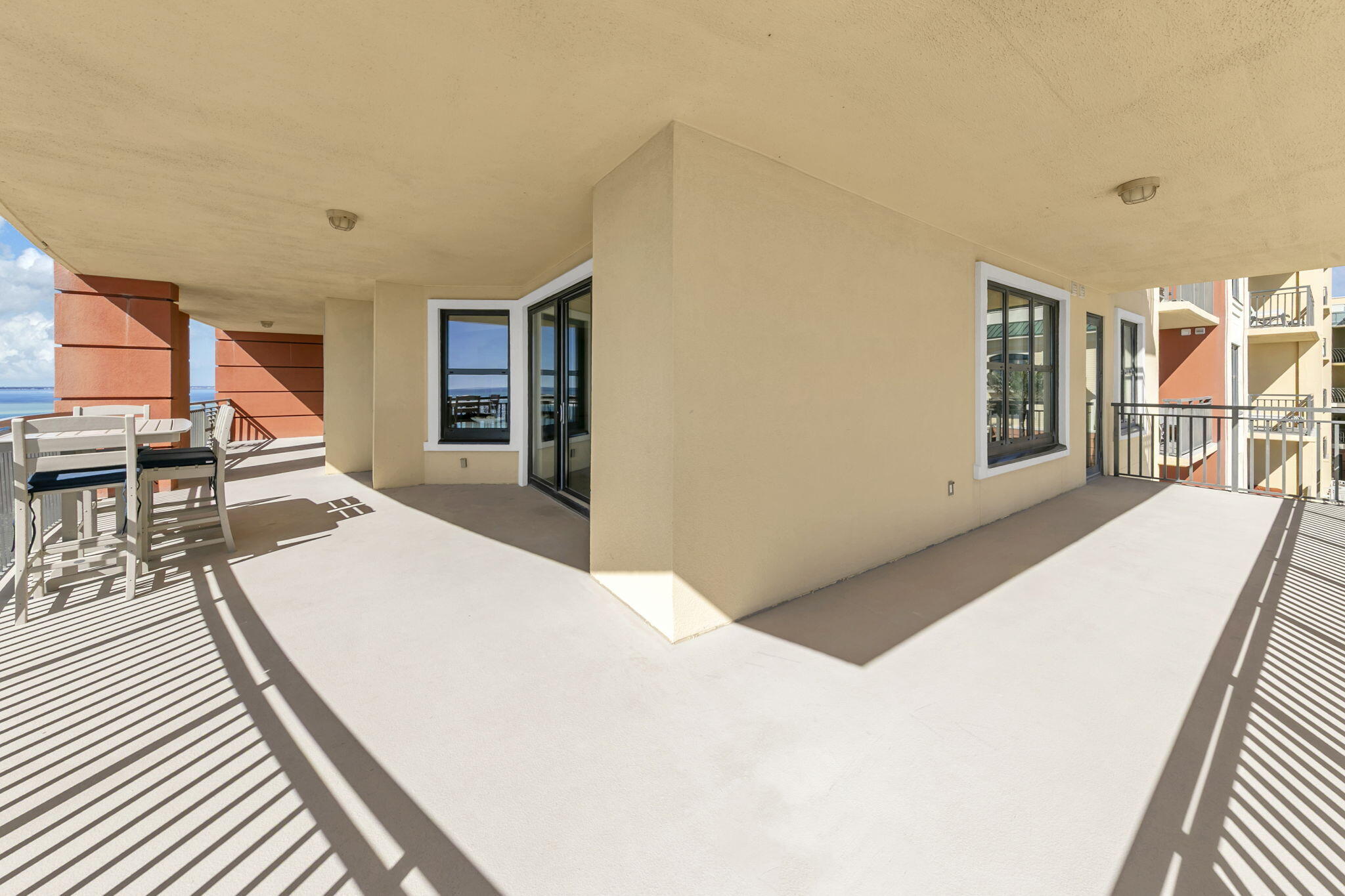 EMERALD GRANDE - Residential