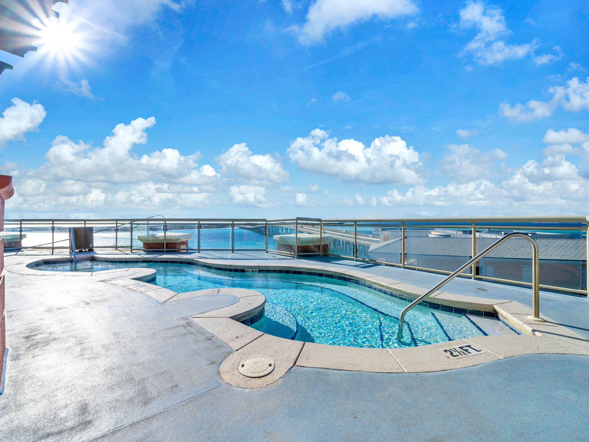 EMERALD GRANDE - Residential