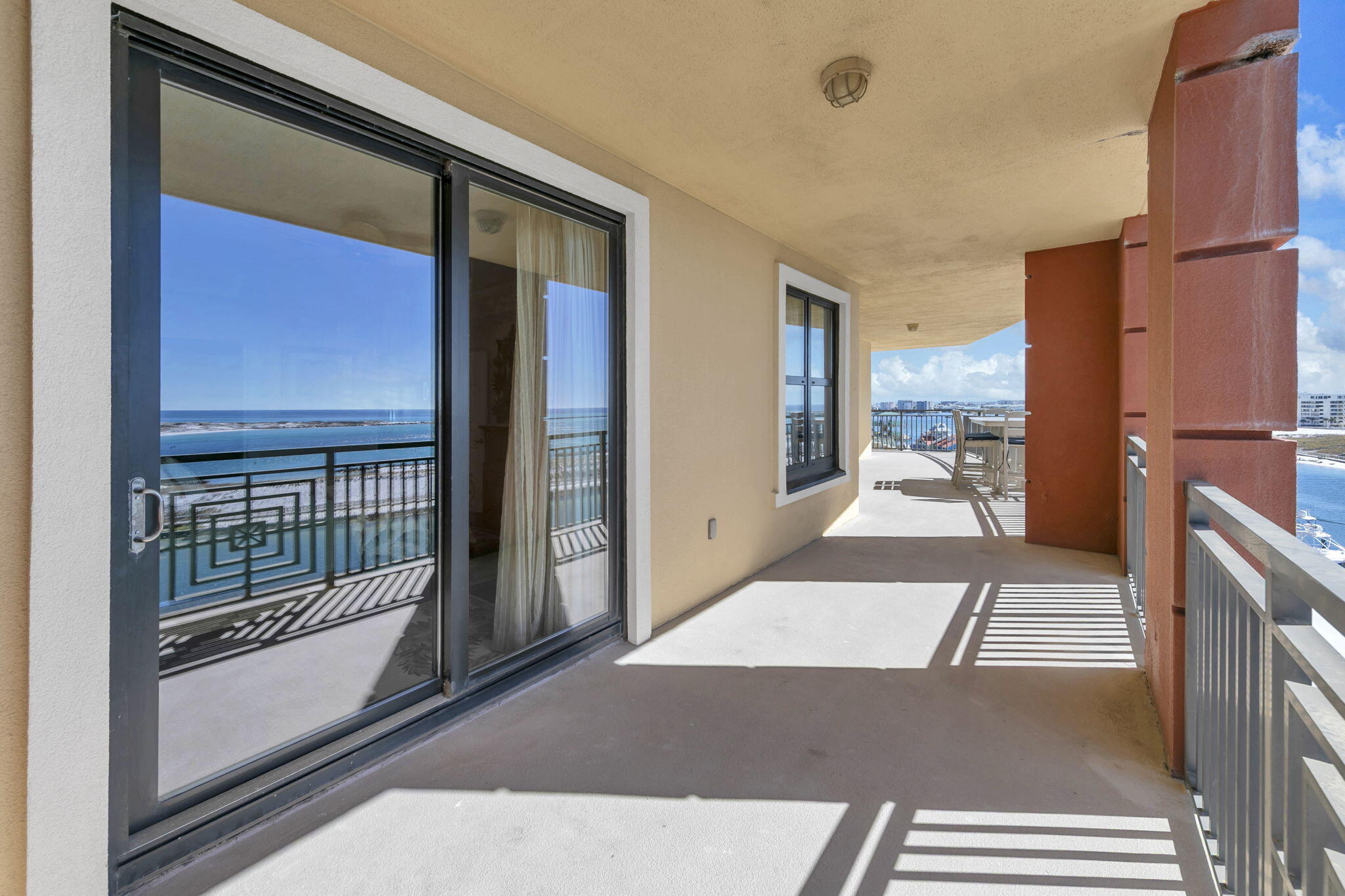 EMERALD GRANDE - Residential