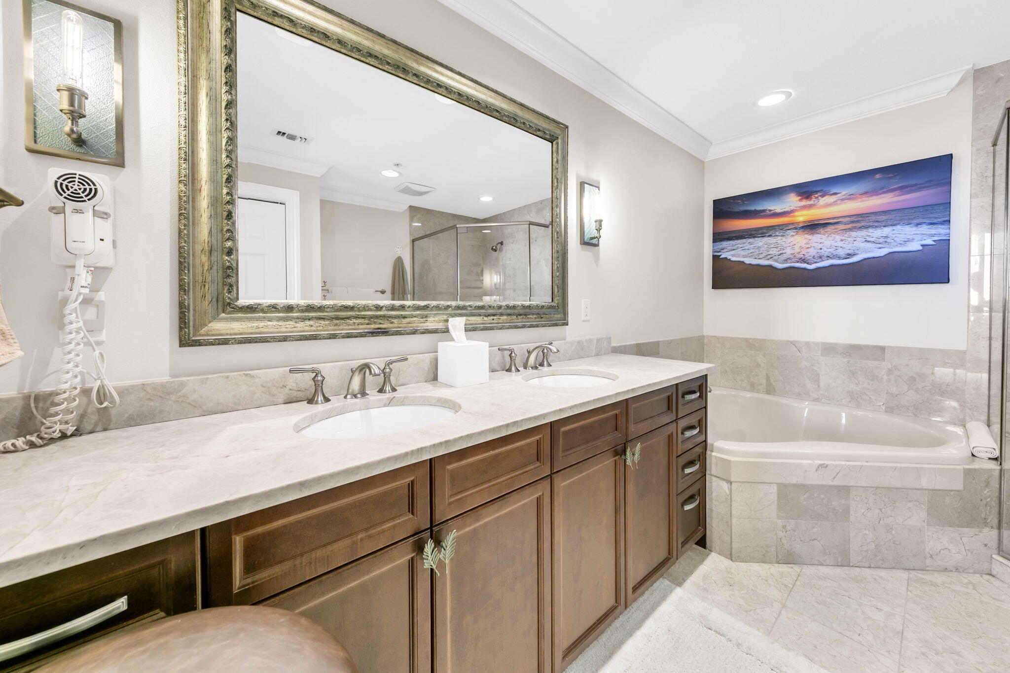 EMERALD GRANDE - Residential